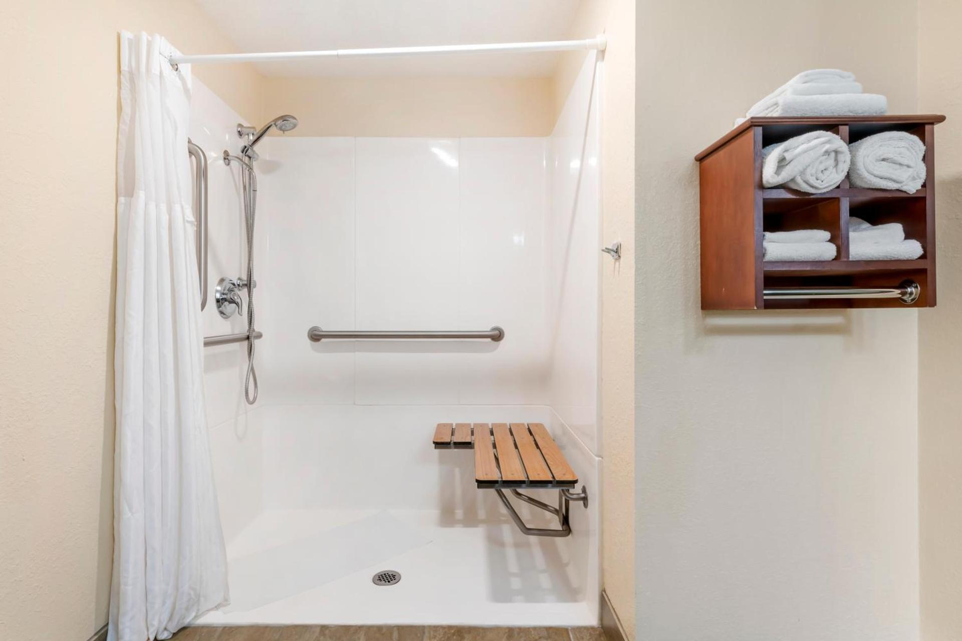 Best Western Plus New Ulm photo 31