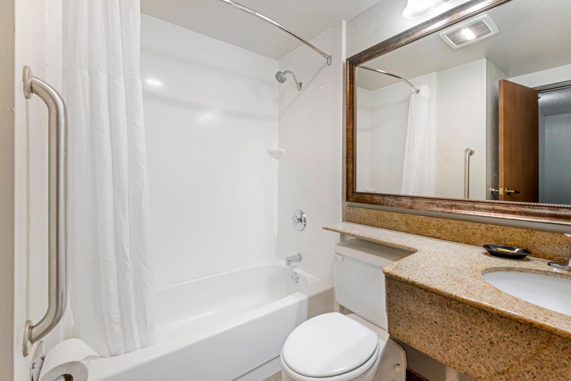 Best Western Plus New Ulm photo 33