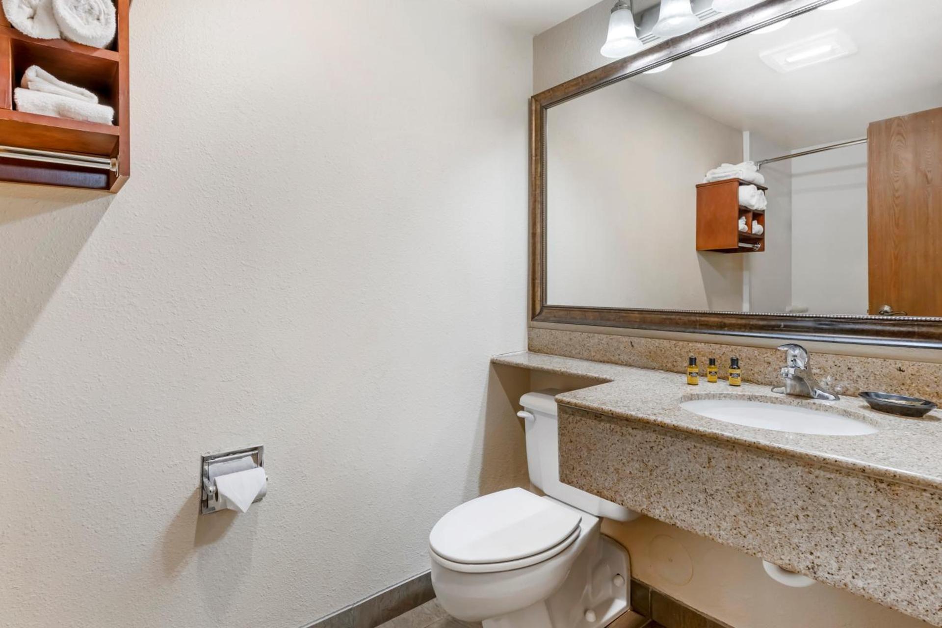 Best Western Plus New Ulm photo 36