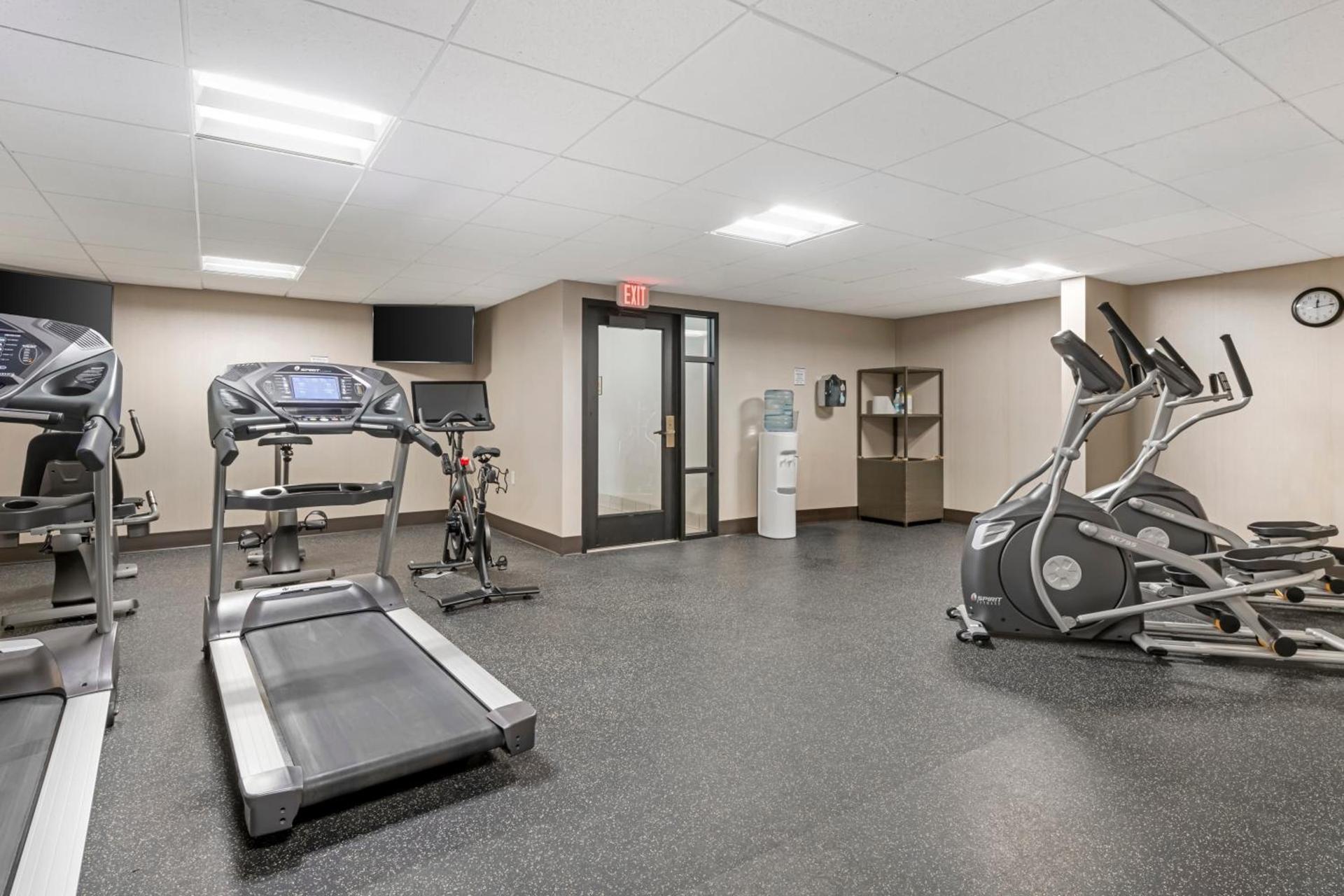 Best Western Plus New Ulm photo 37