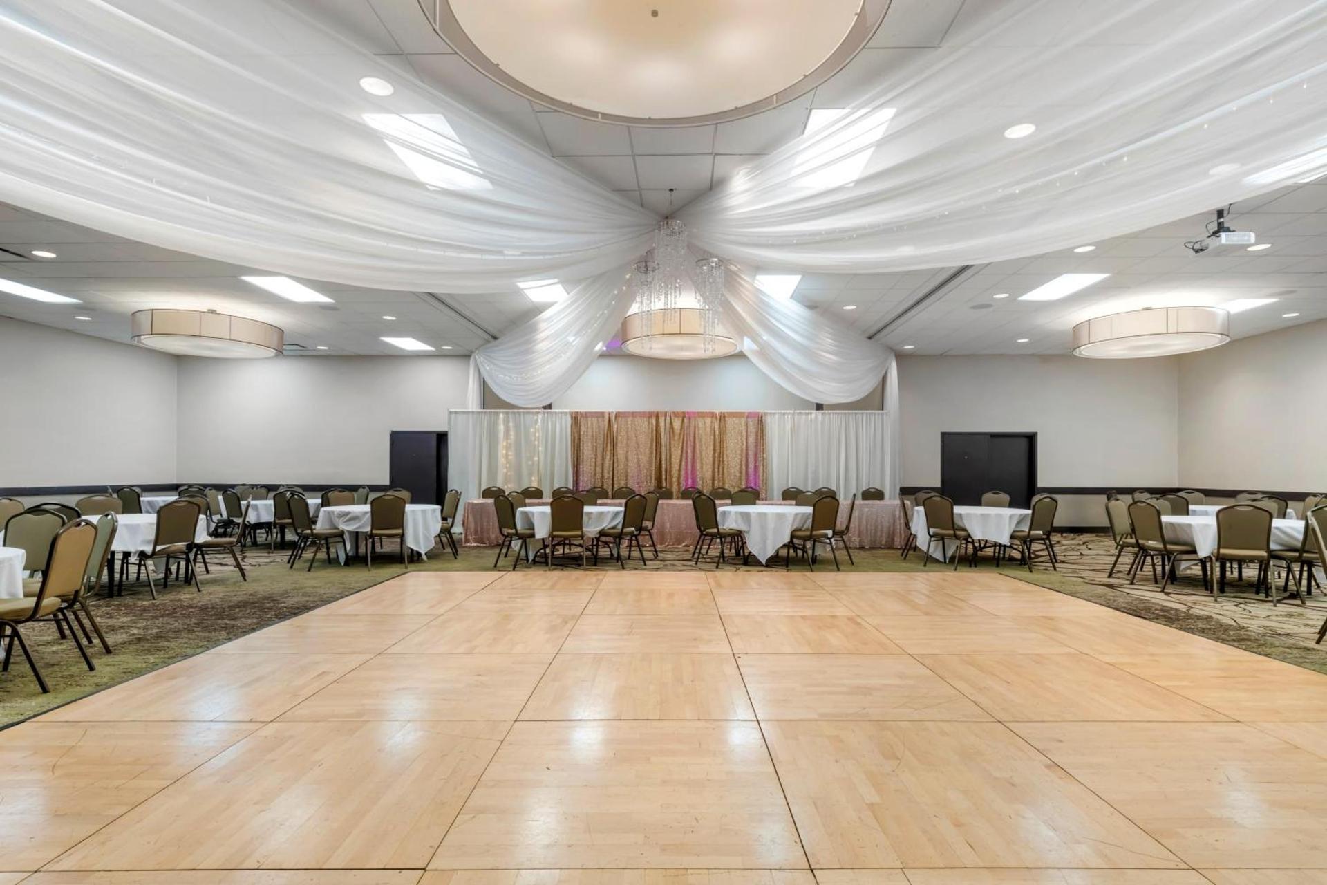 Best Western Plus New Ulm photo 38