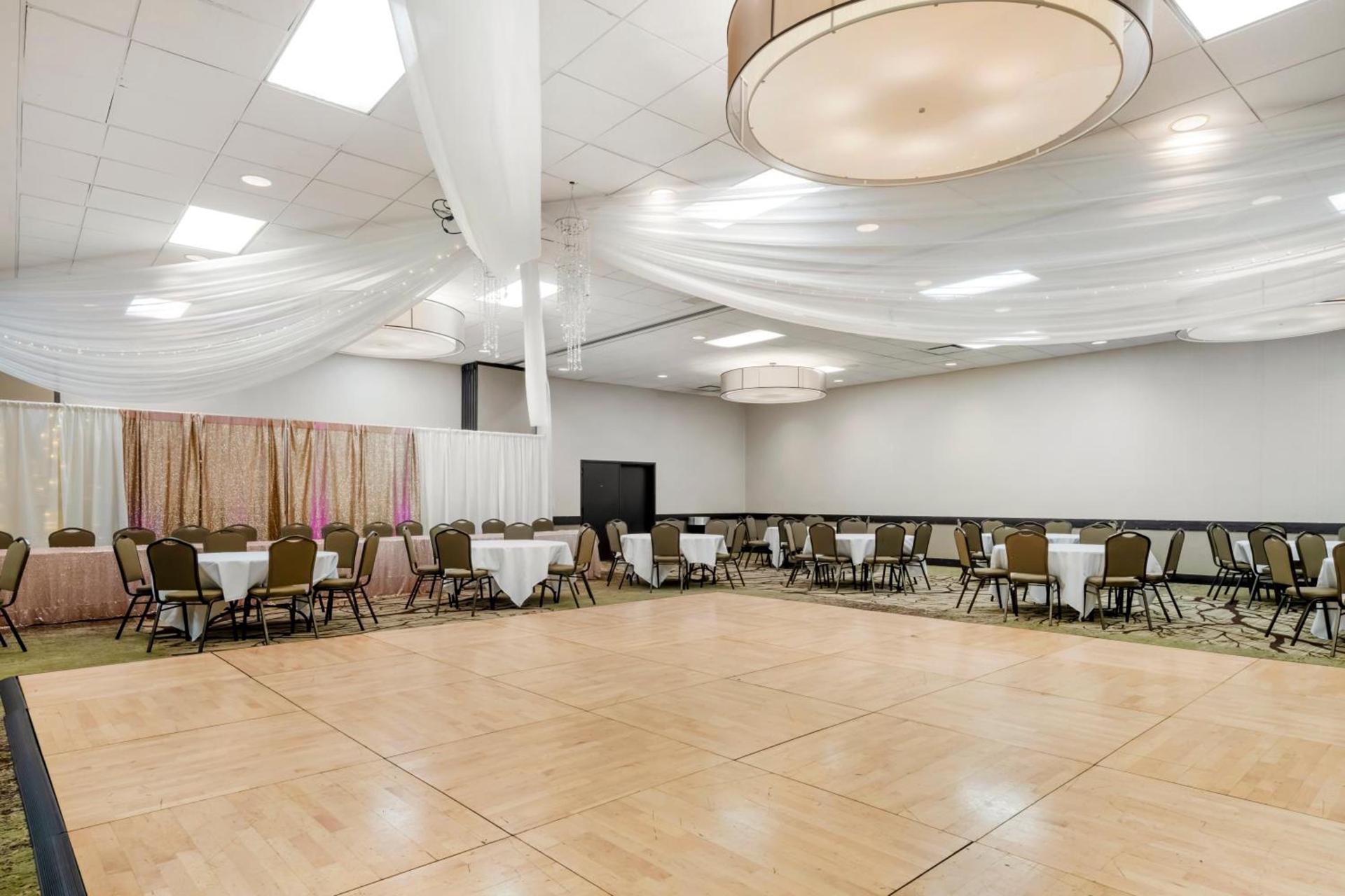 Best Western Plus New Ulm photo 39