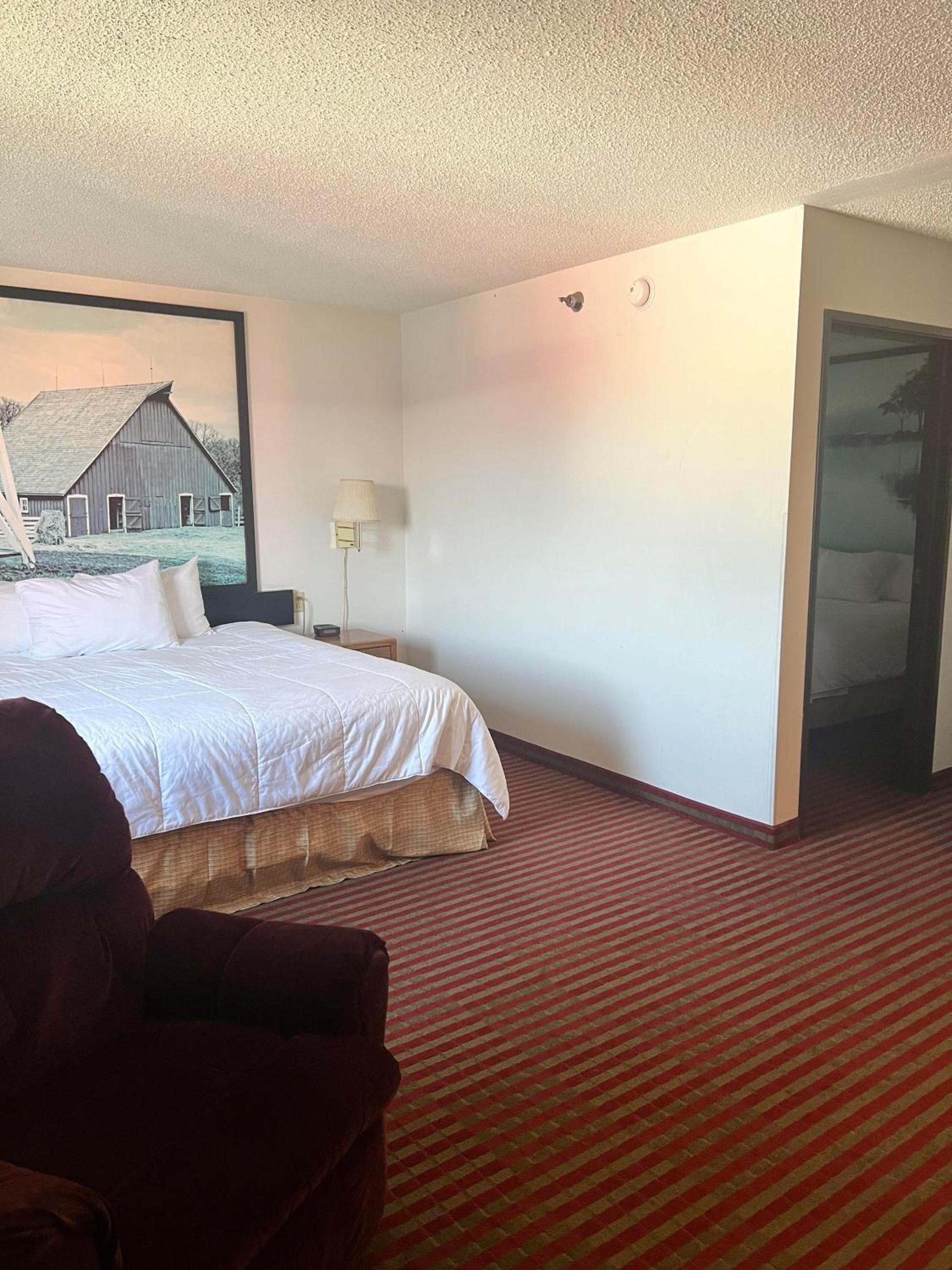 Super 8 by Wyndham Nebraska City photo 8
