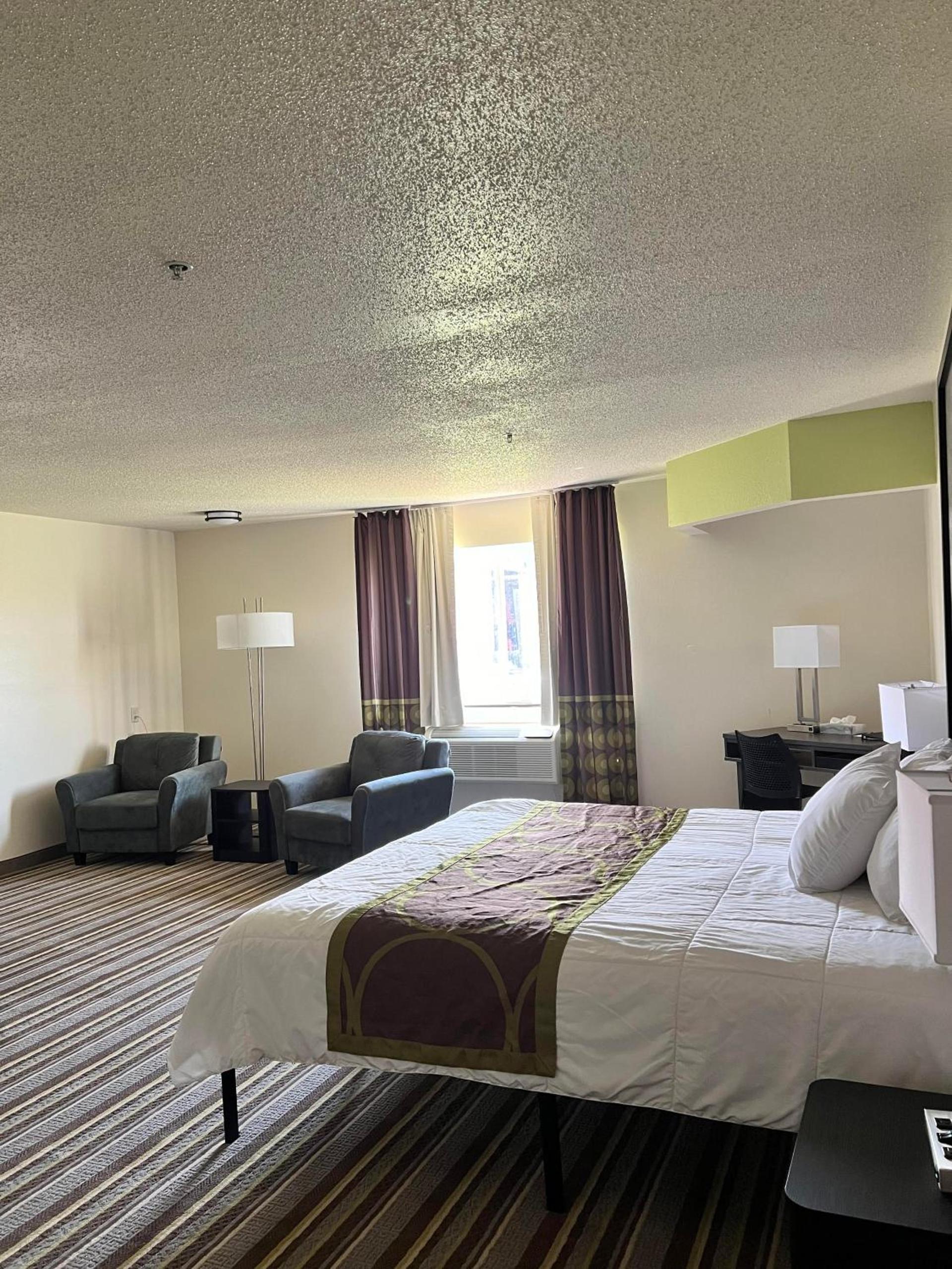 Super 8 by Wyndham Nebraska City photo 10