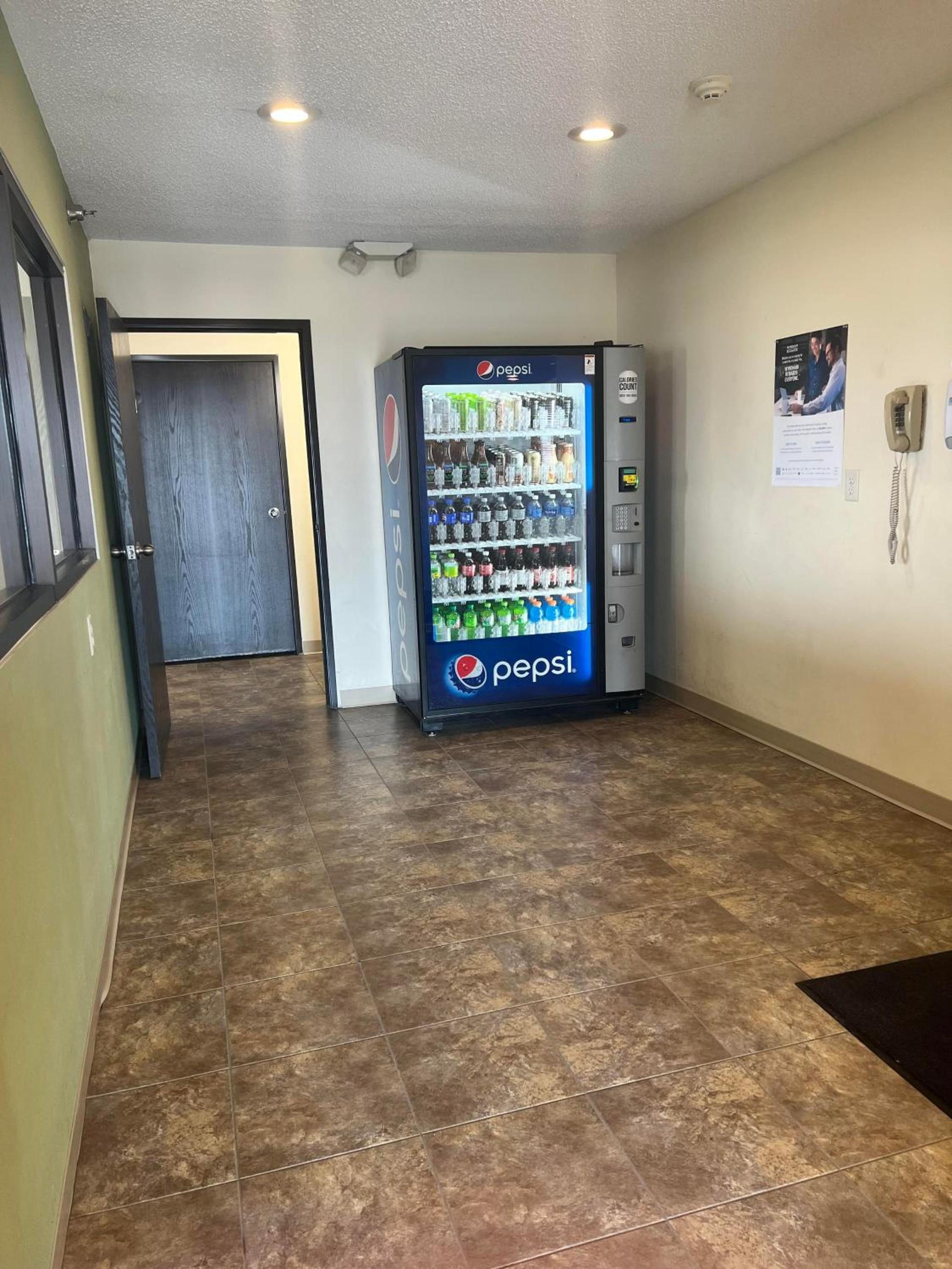 Super 8 by Wyndham Nebraska City photo 12