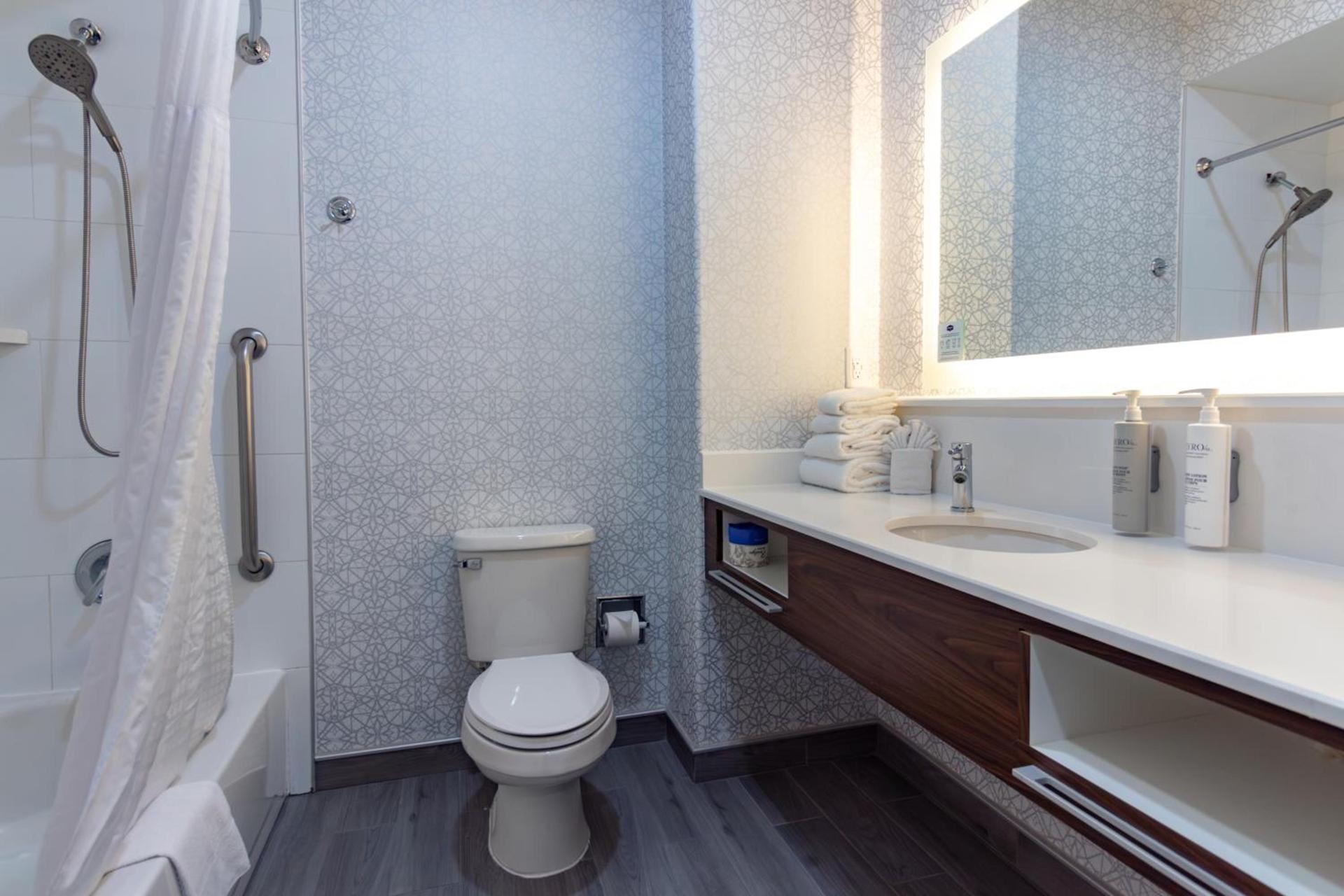Hampton Inn & Suites Denton photo 57