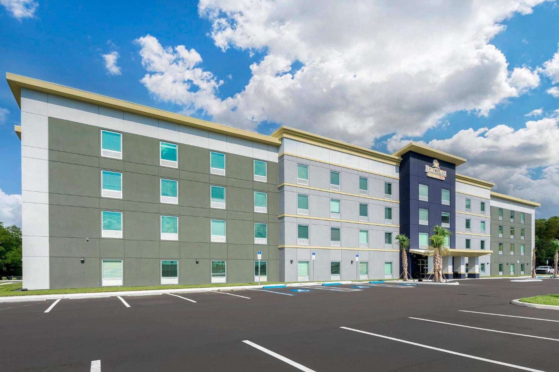 HomeTowne Studios by Red Roof Tampa - Airport photo 1