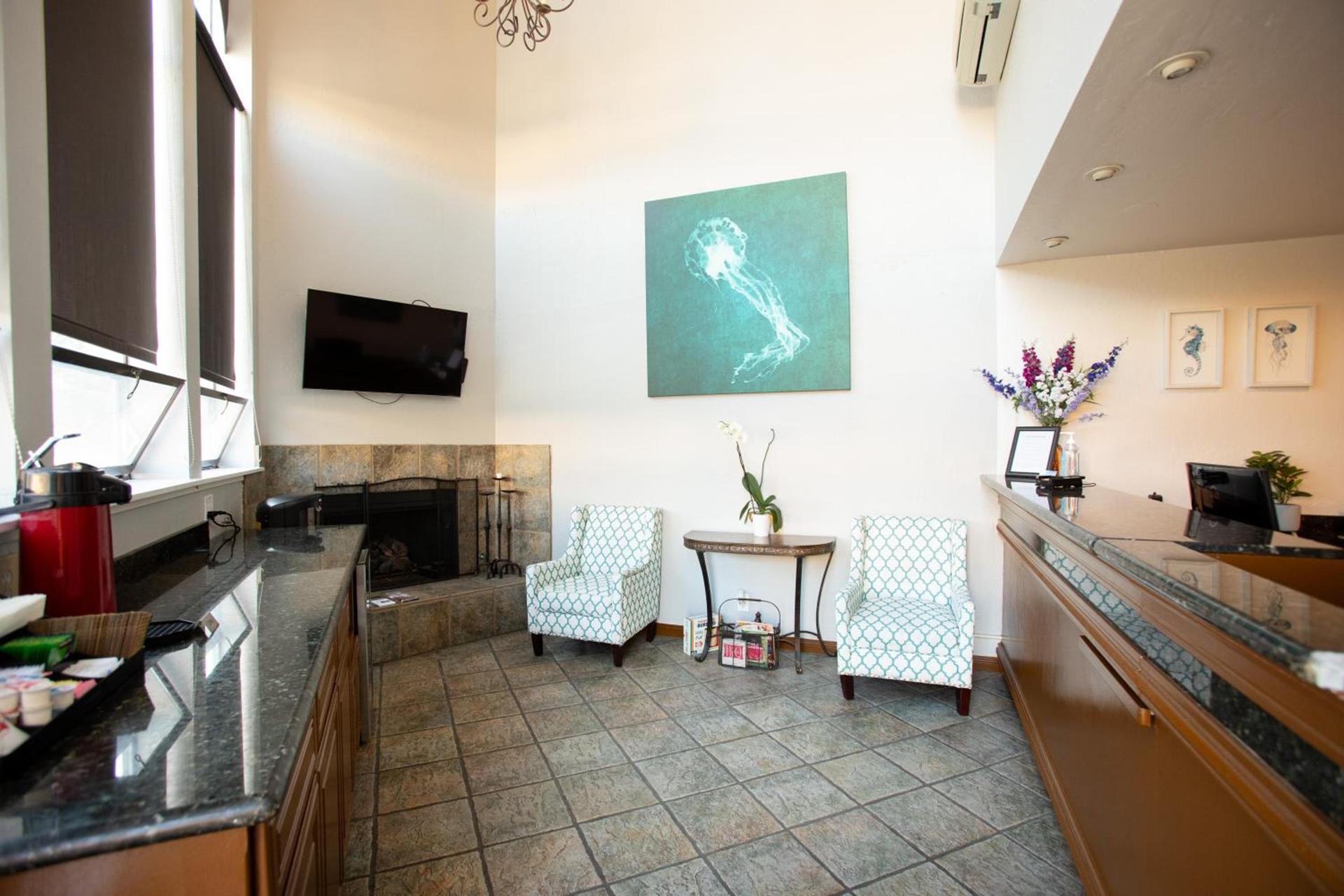 Munras Inn photo 3