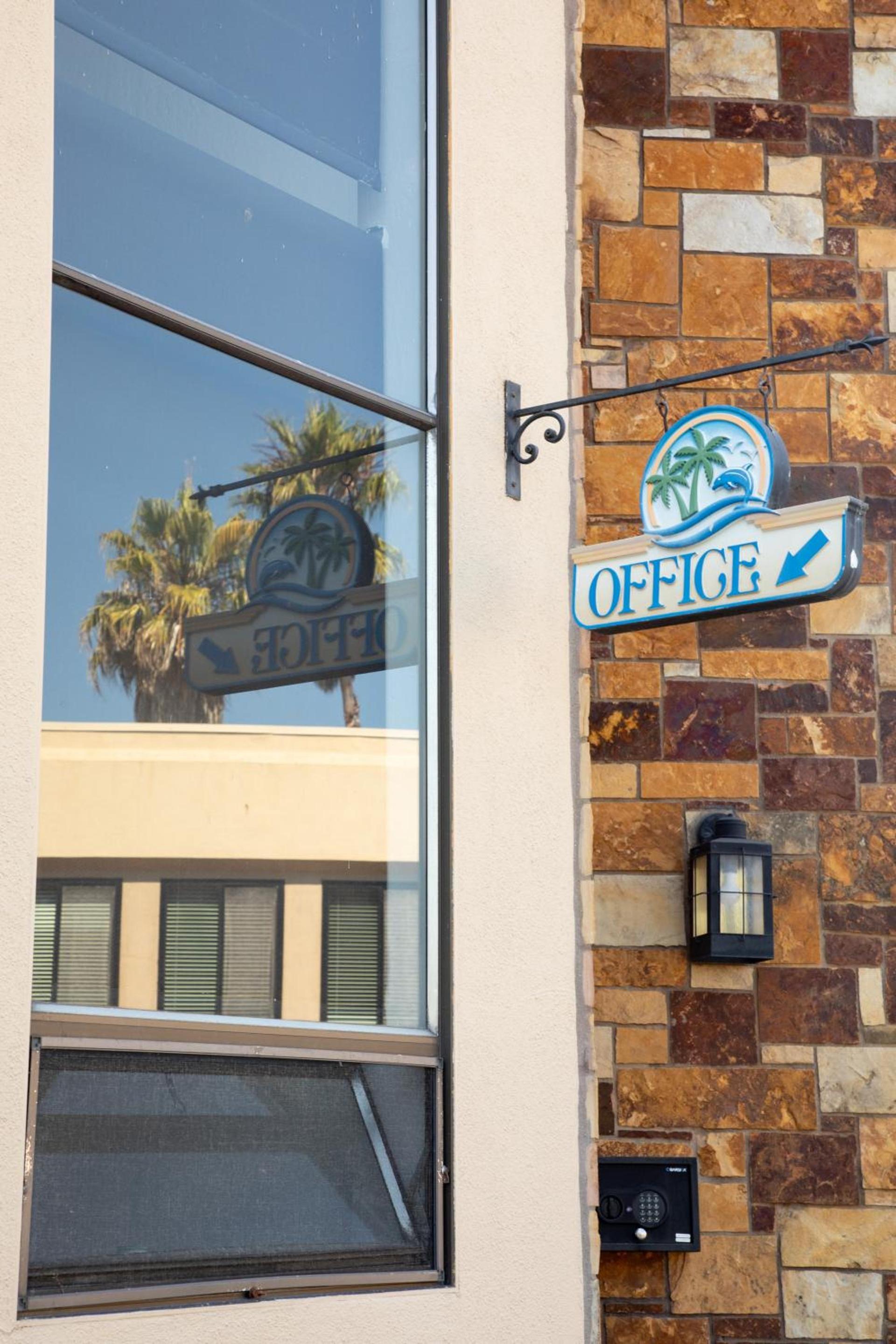 Munras Inn photo 9
