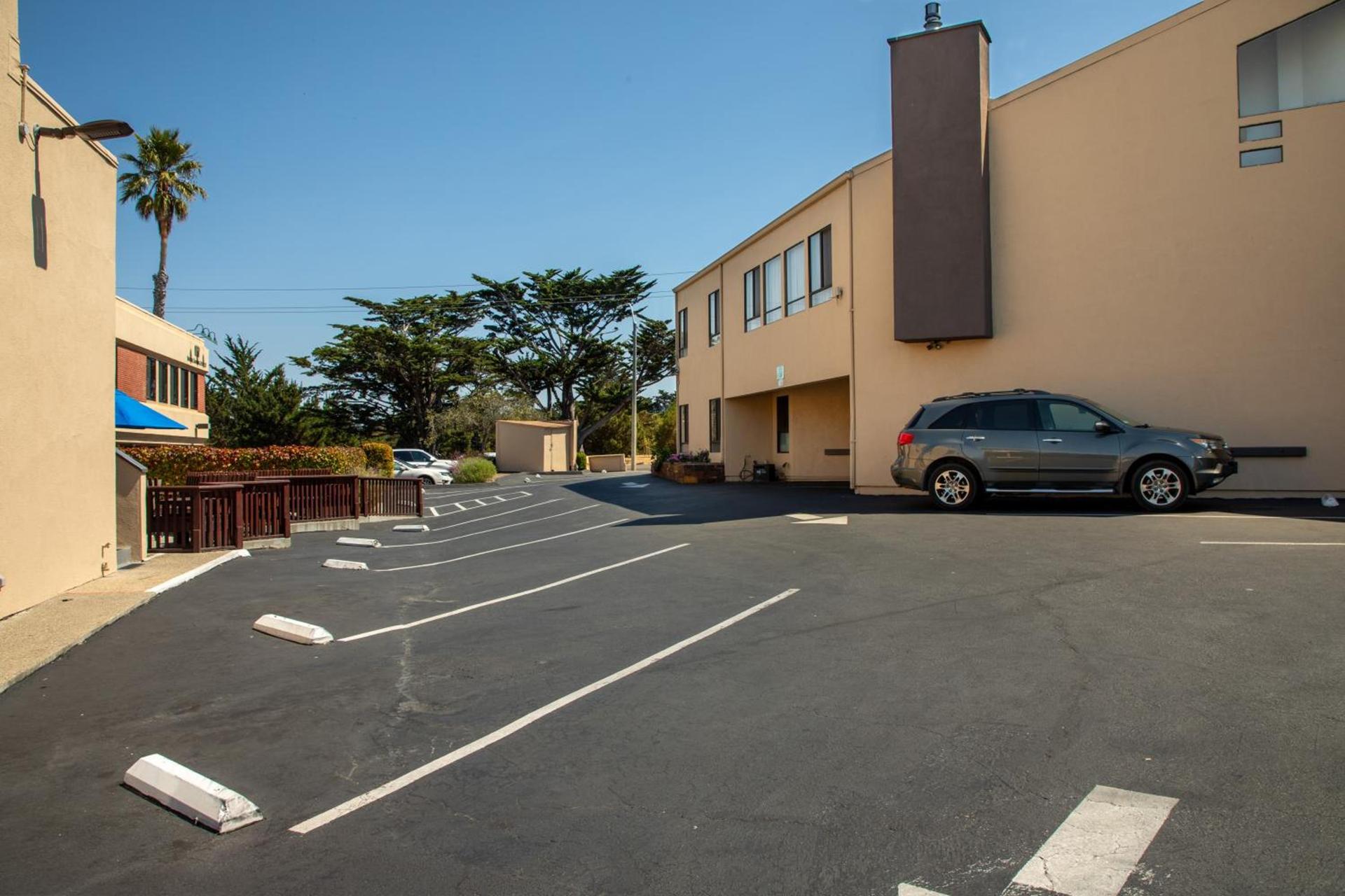 Munras Inn photo 7