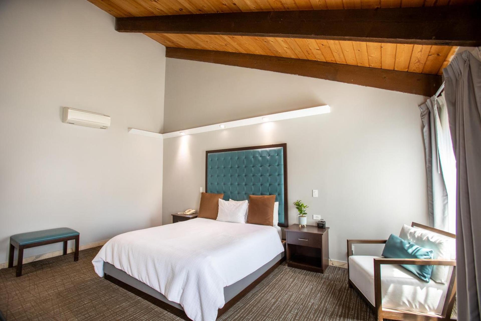 Munras Inn photo 16