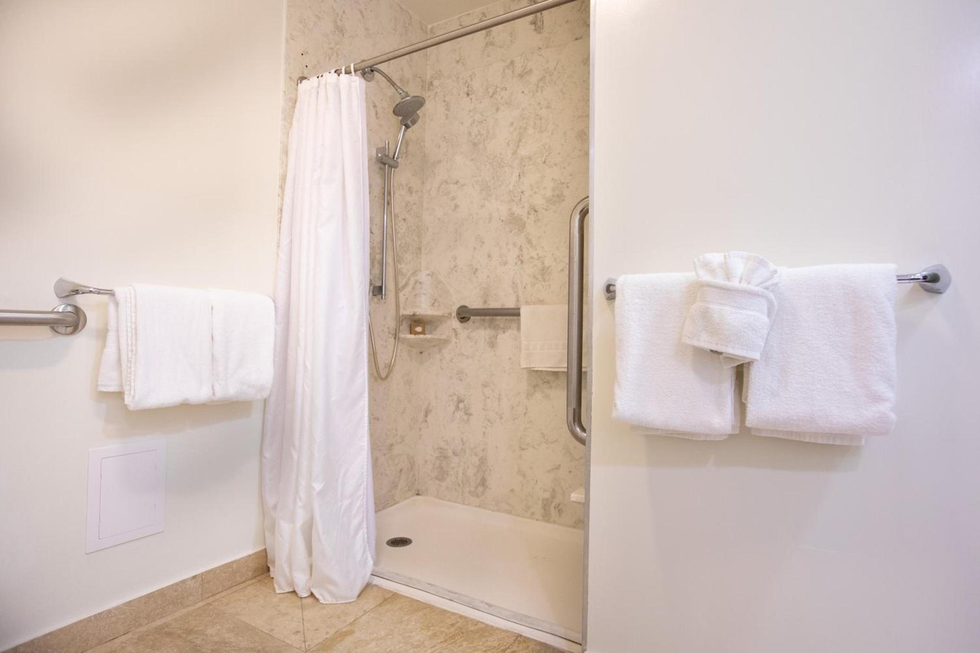 Munras Inn photo 24