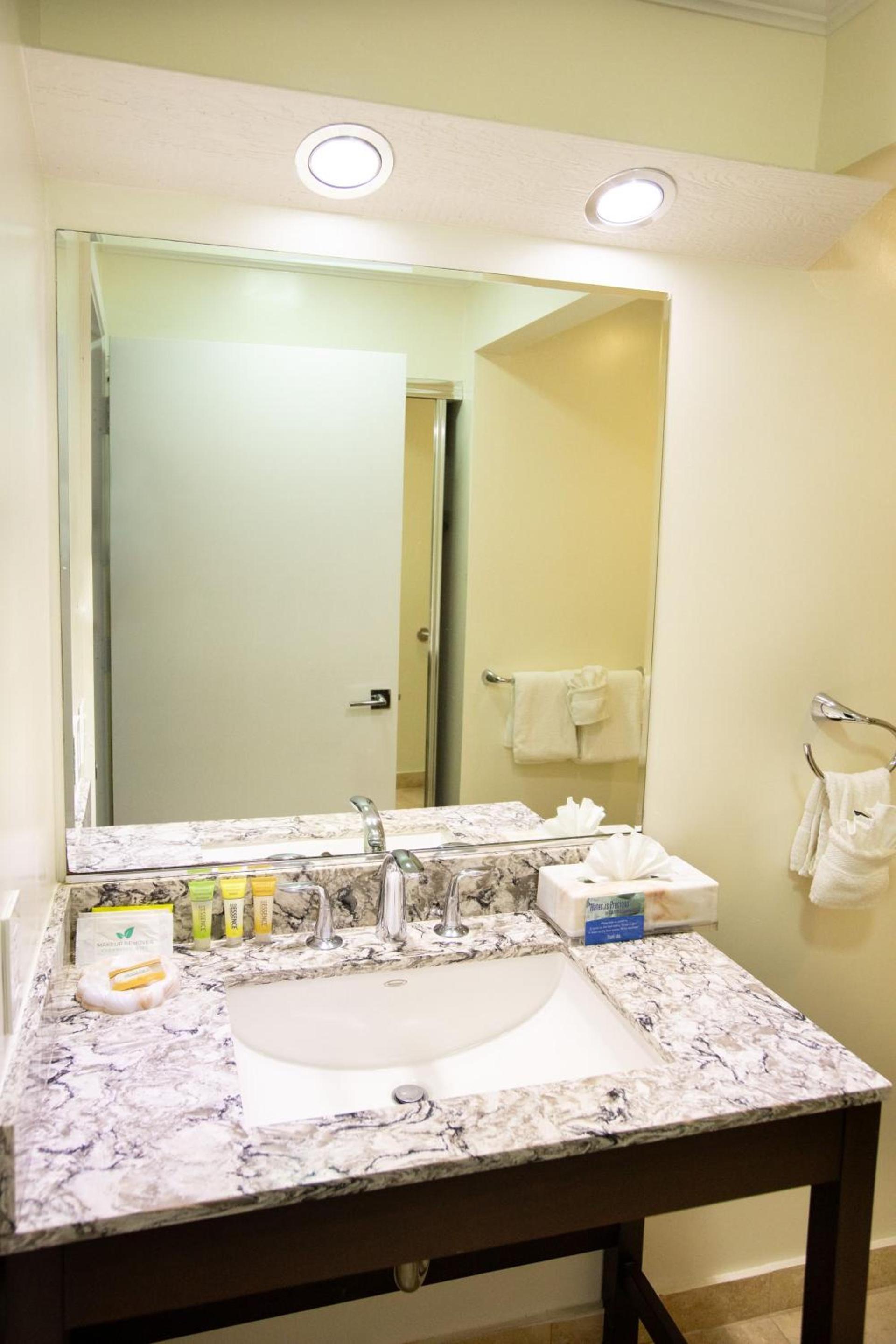 Munras Inn photo 26