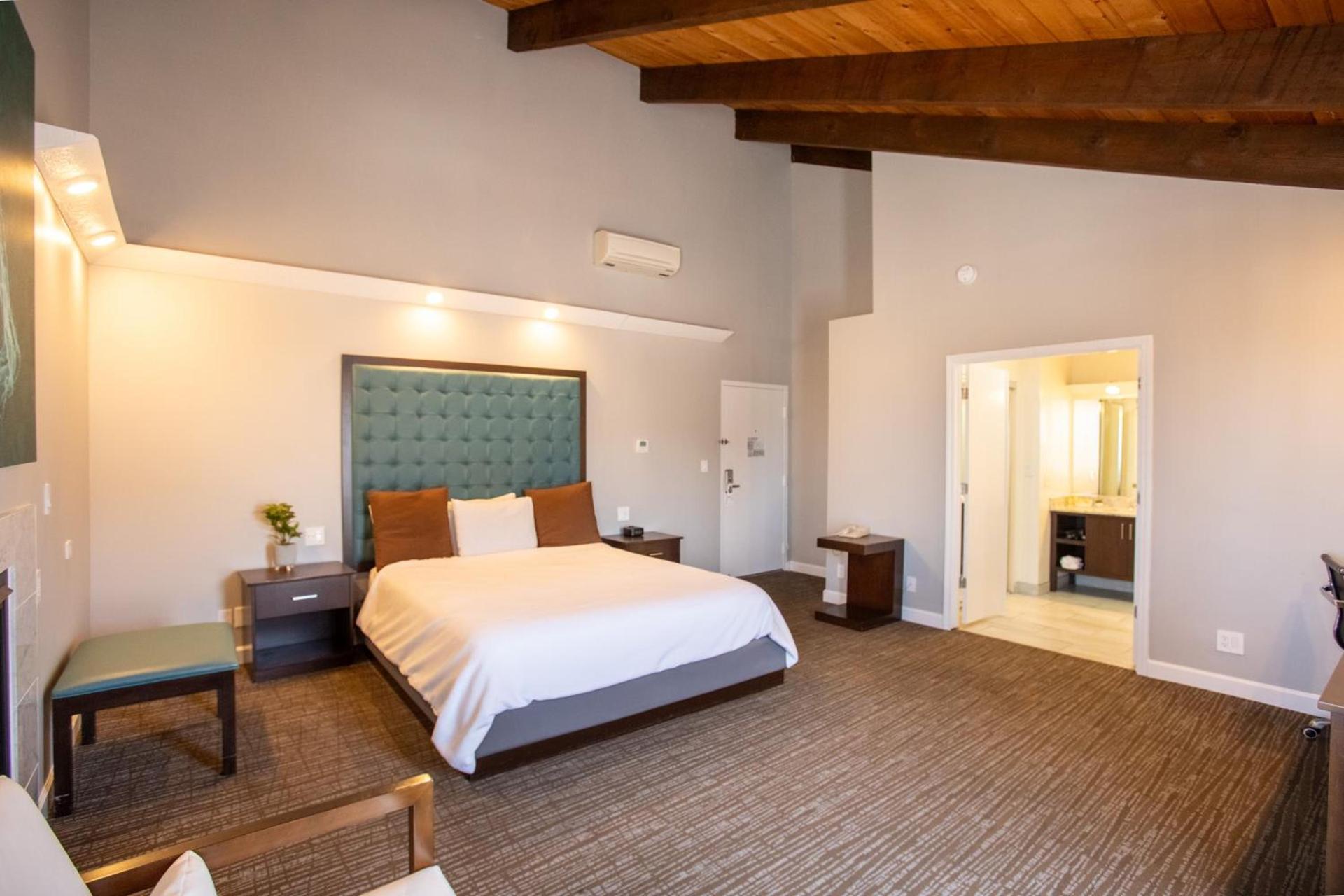 Munras Inn photo 34
