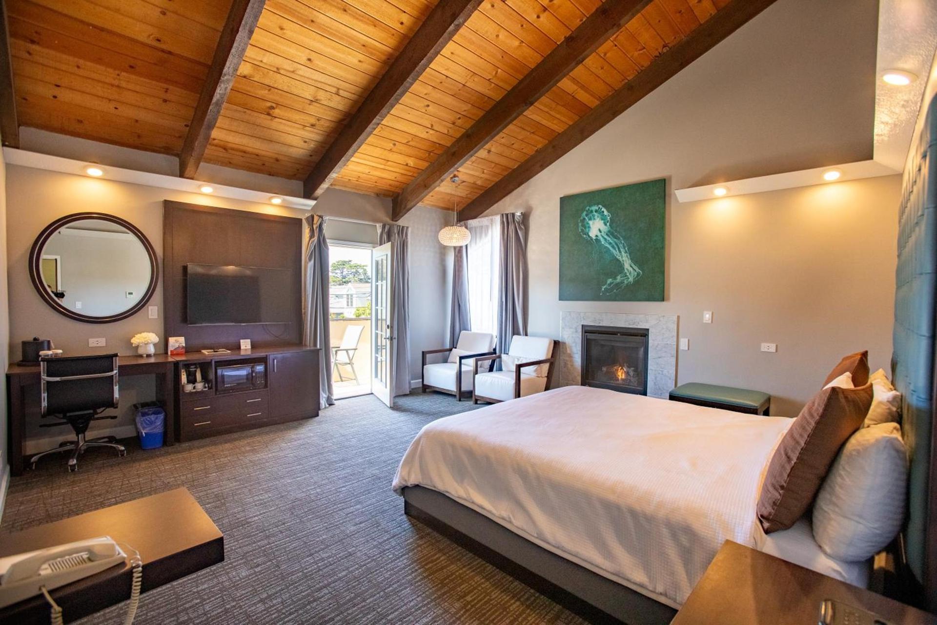 Munras Inn photo 35