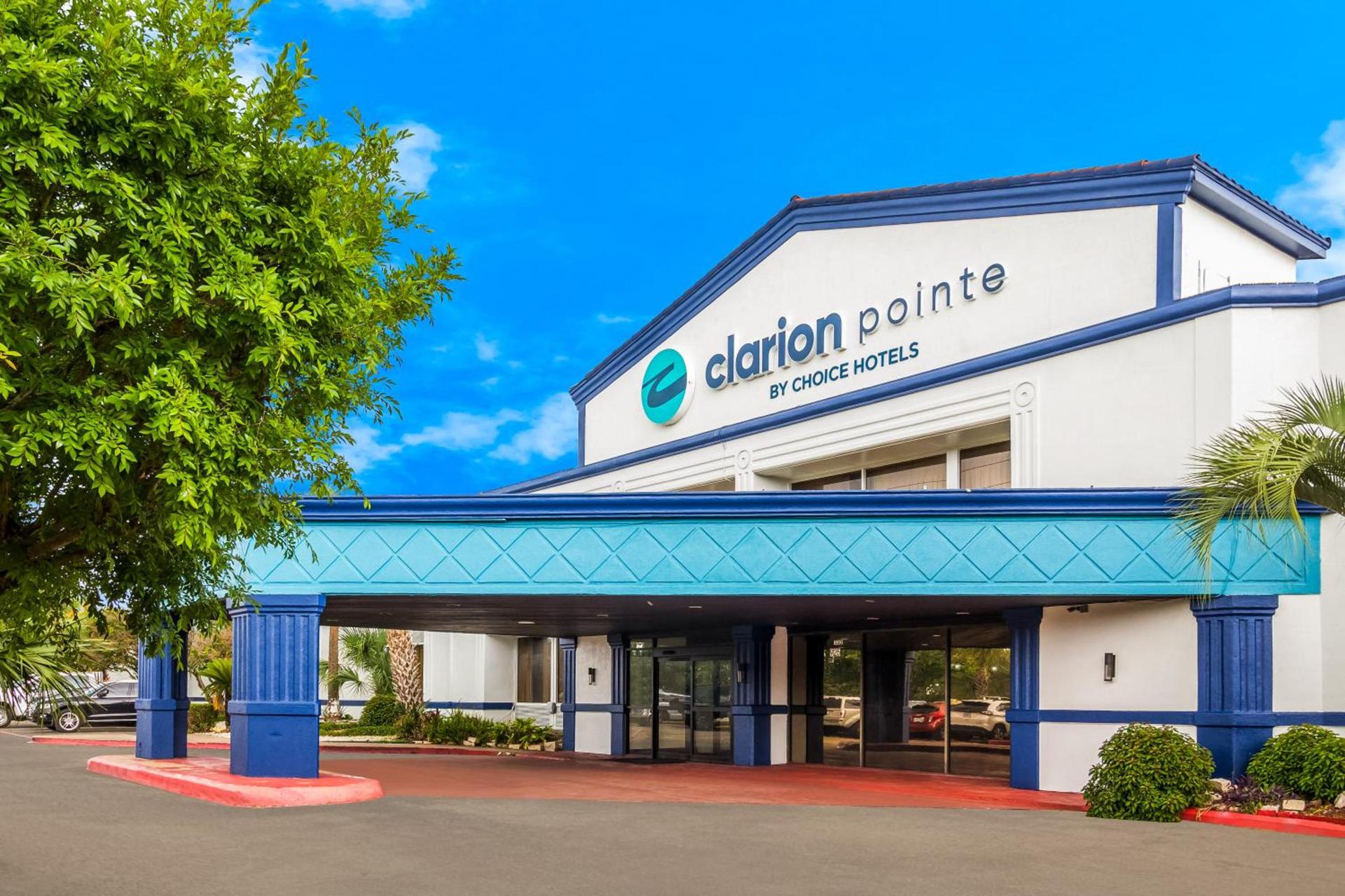 Clarion Pointe Lake Jackson - Clute photo 3