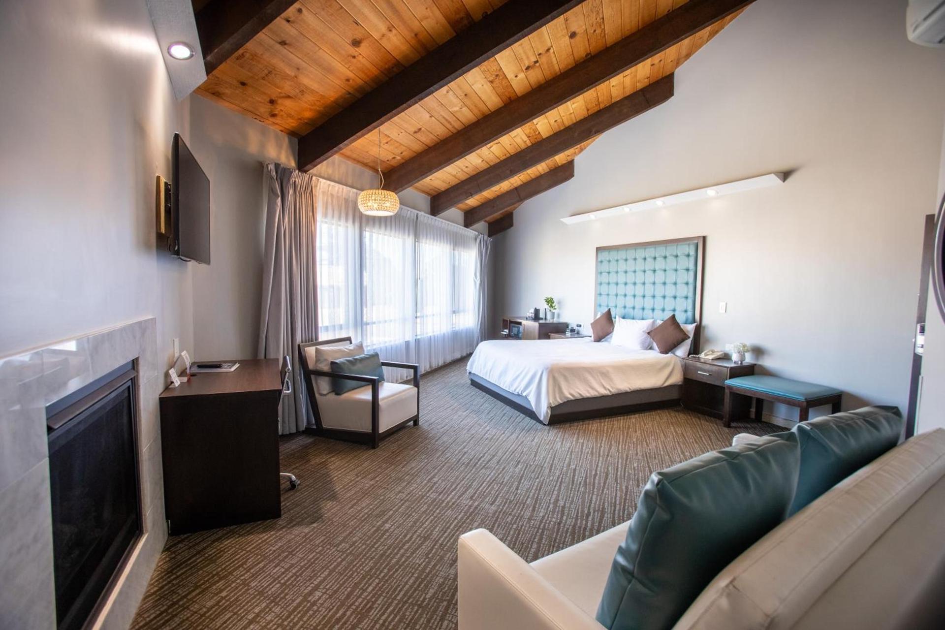 Munras Inn photo 43