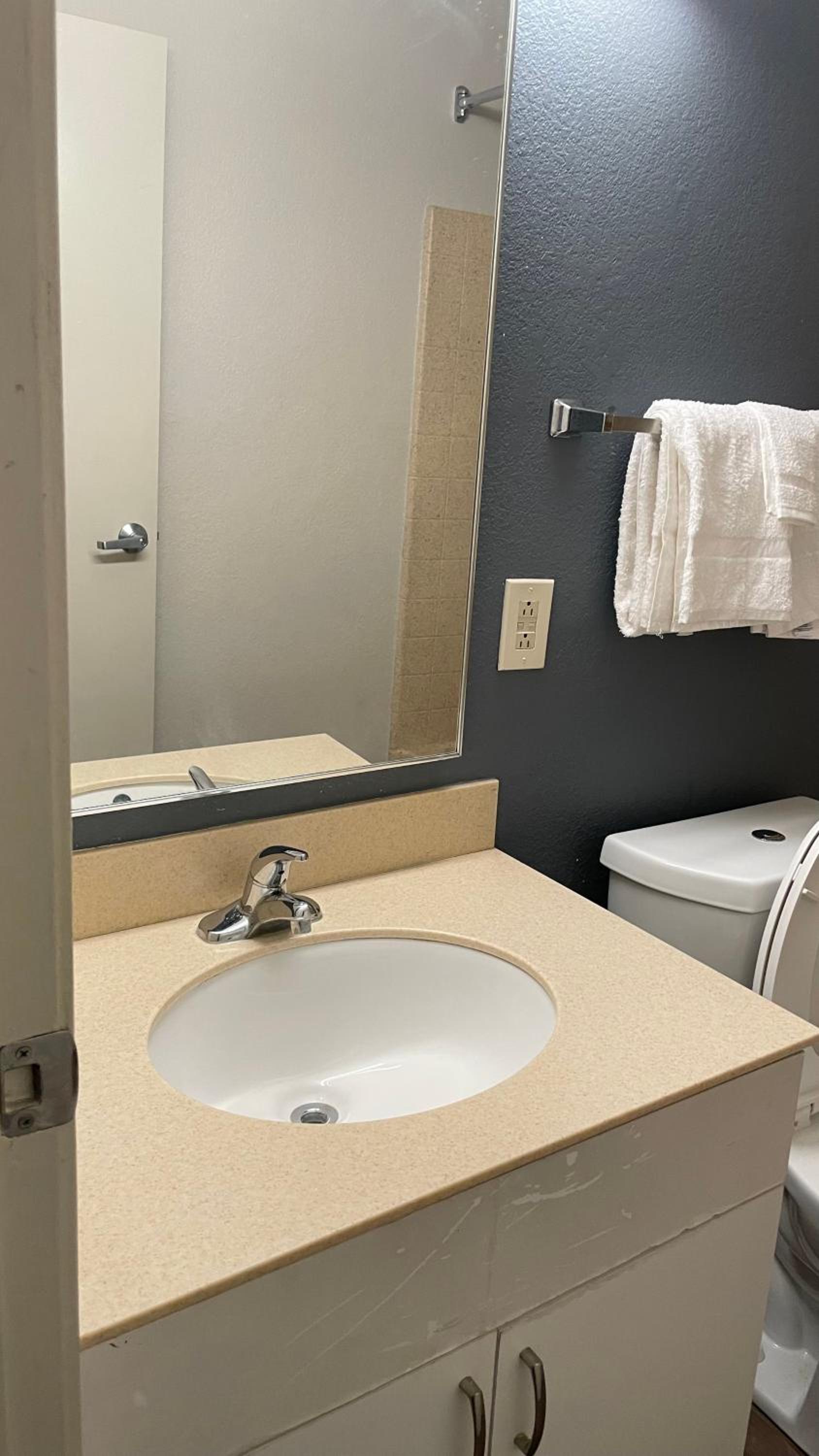 Sonesta Simply Suites Memphis photo 17