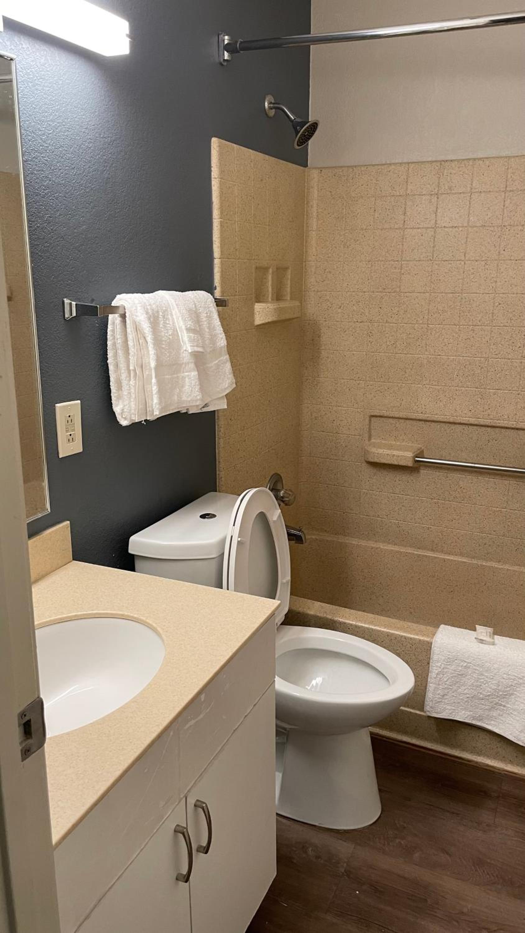 Sonesta Simply Suites Memphis photo 23