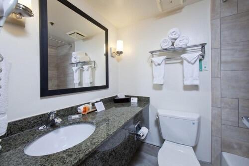Best Western Plus Scottsdale Thunderbird Suites photo 36