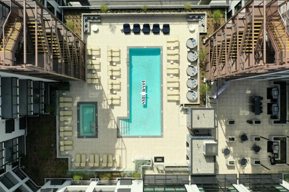 Level Hollywood photo 46