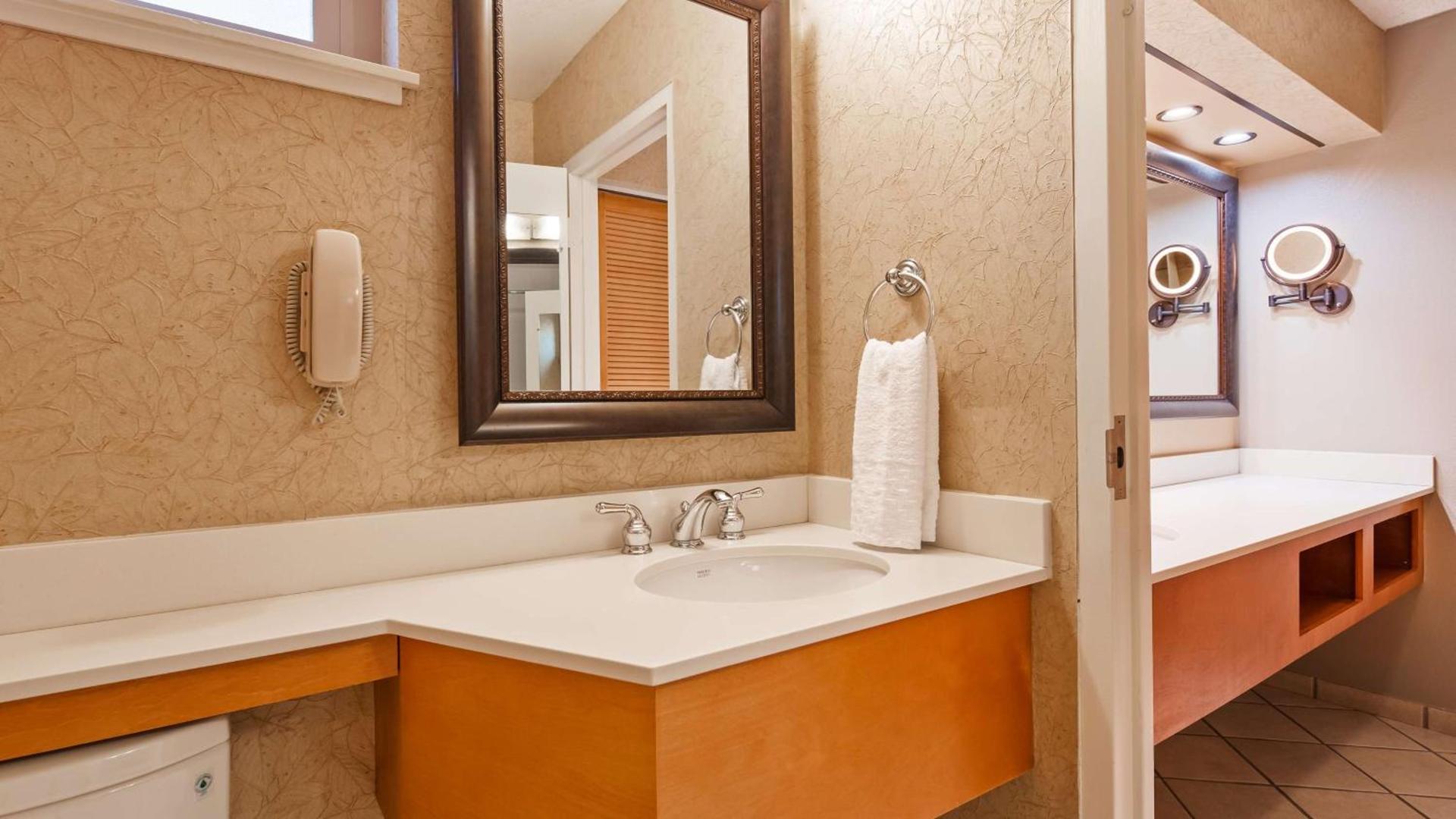 Best Western Plus Black Oak photo 28