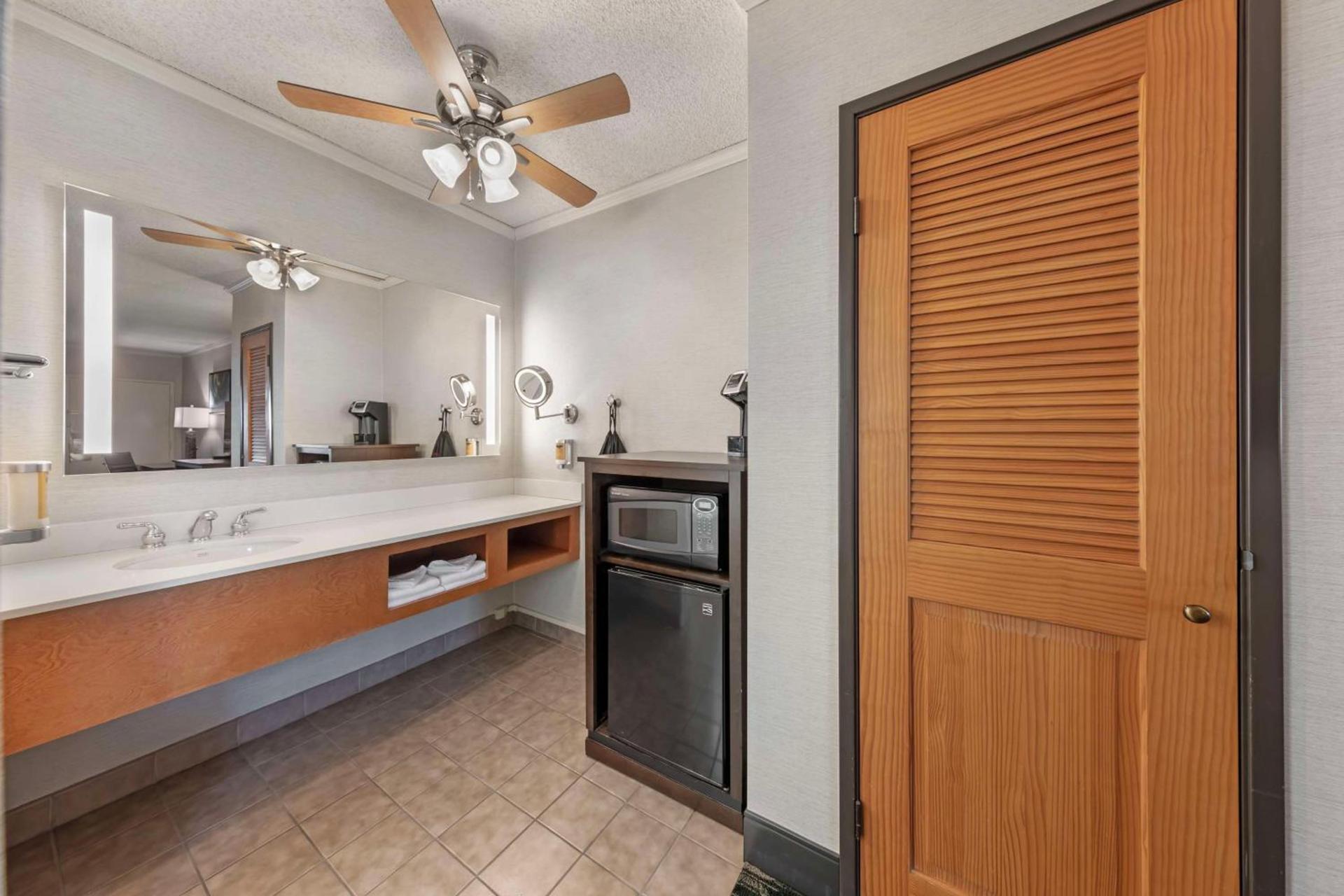 Best Western Plus Black Oak photo 26
