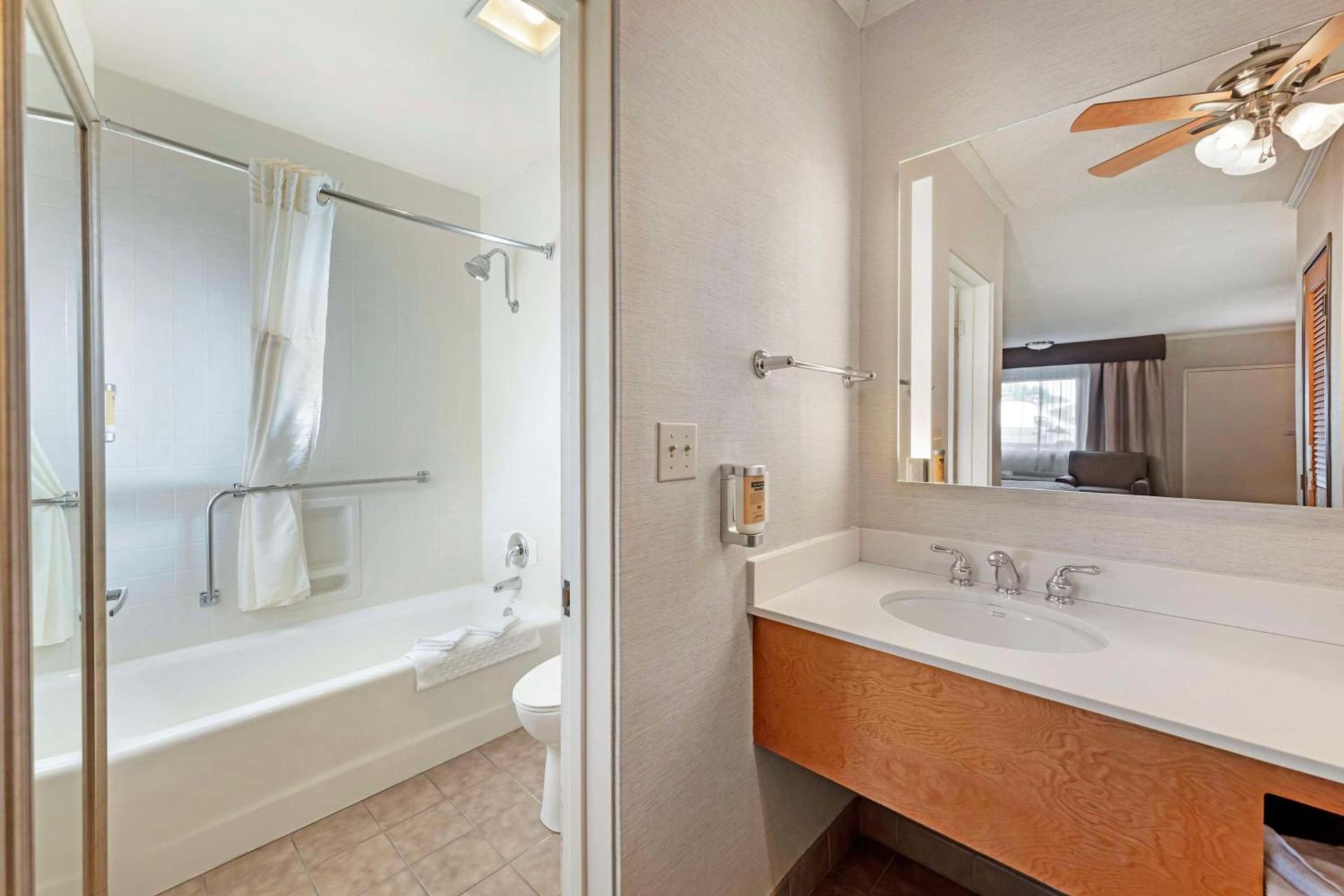 Best Western Plus Black Oak photo 27