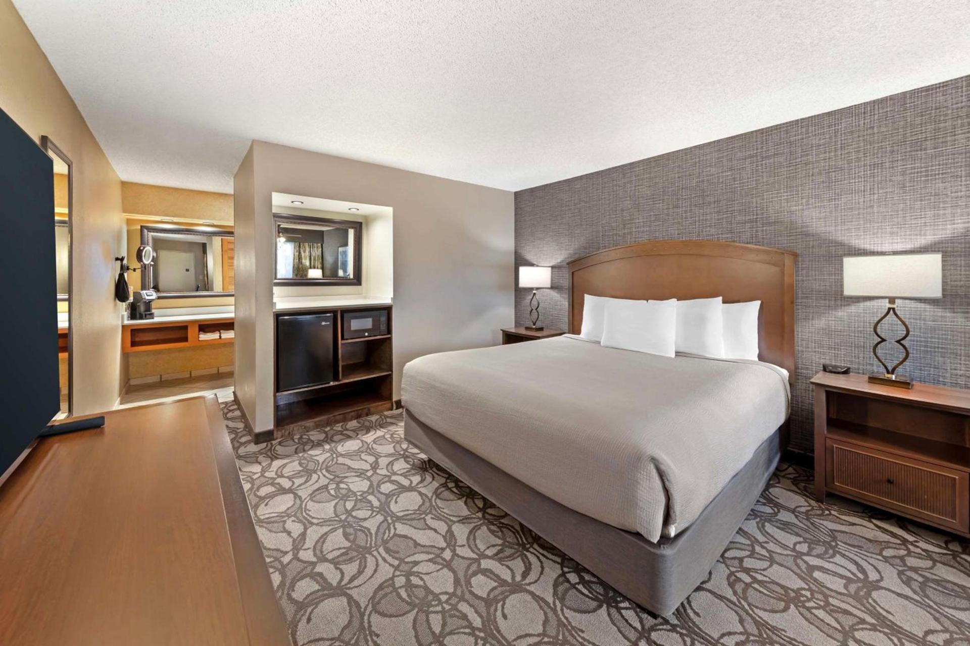 Best Western Plus Black Oak photo 22