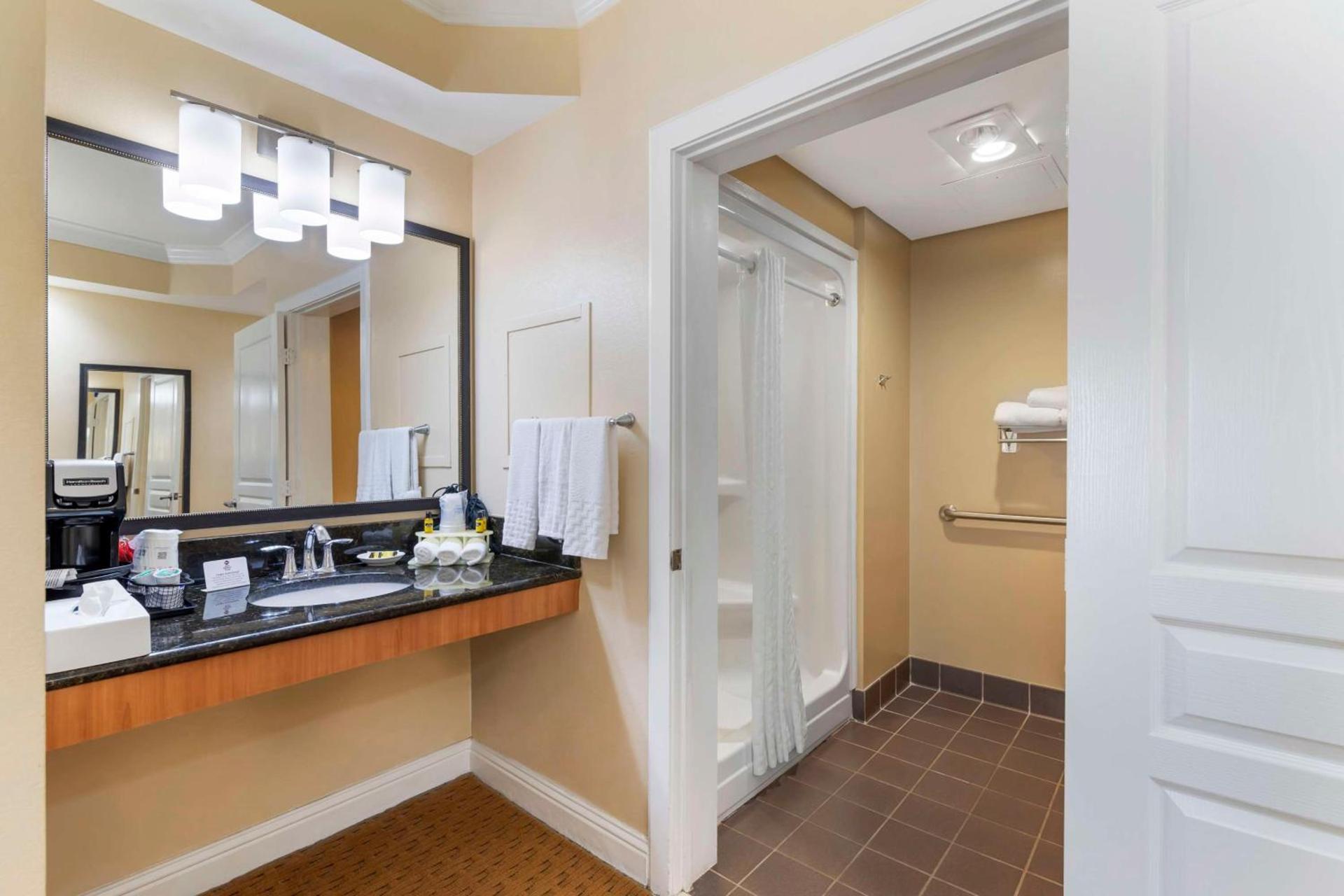 Best Western Plus Kingsland photo 28