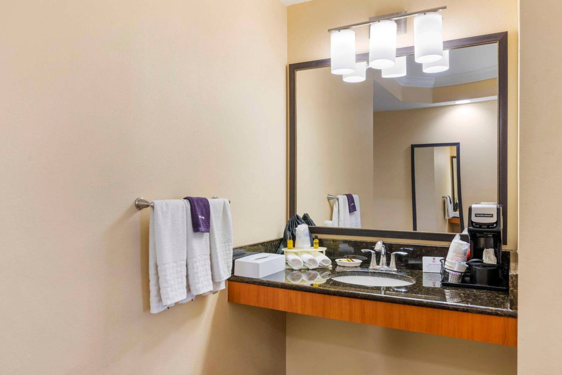 Best Western Plus Kingsland photo 31