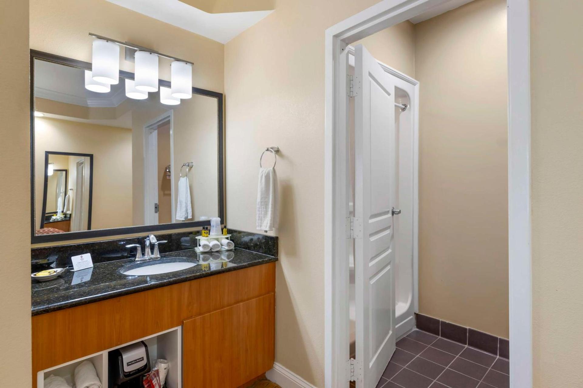Best Western Plus Kingsland photo 32