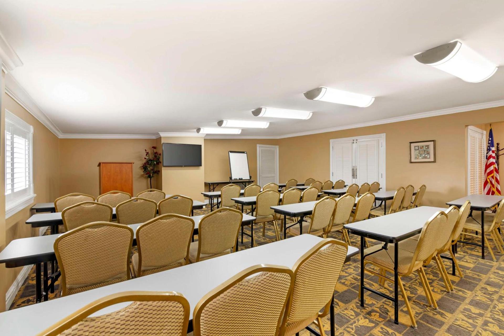 Best Western Plus Kingsland photo 34
