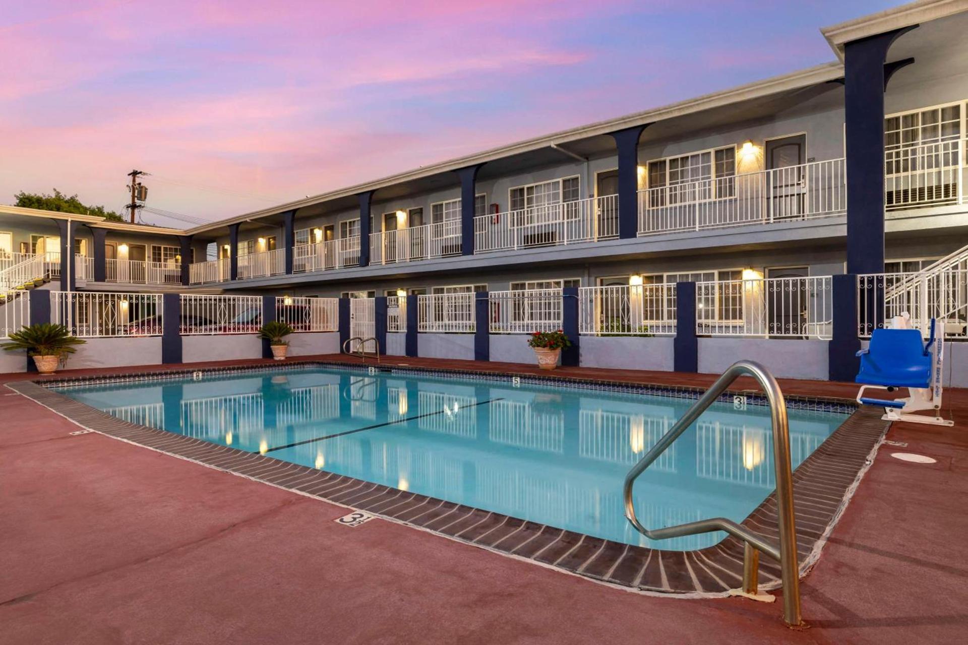 Best Western Orange Plaza photo 2