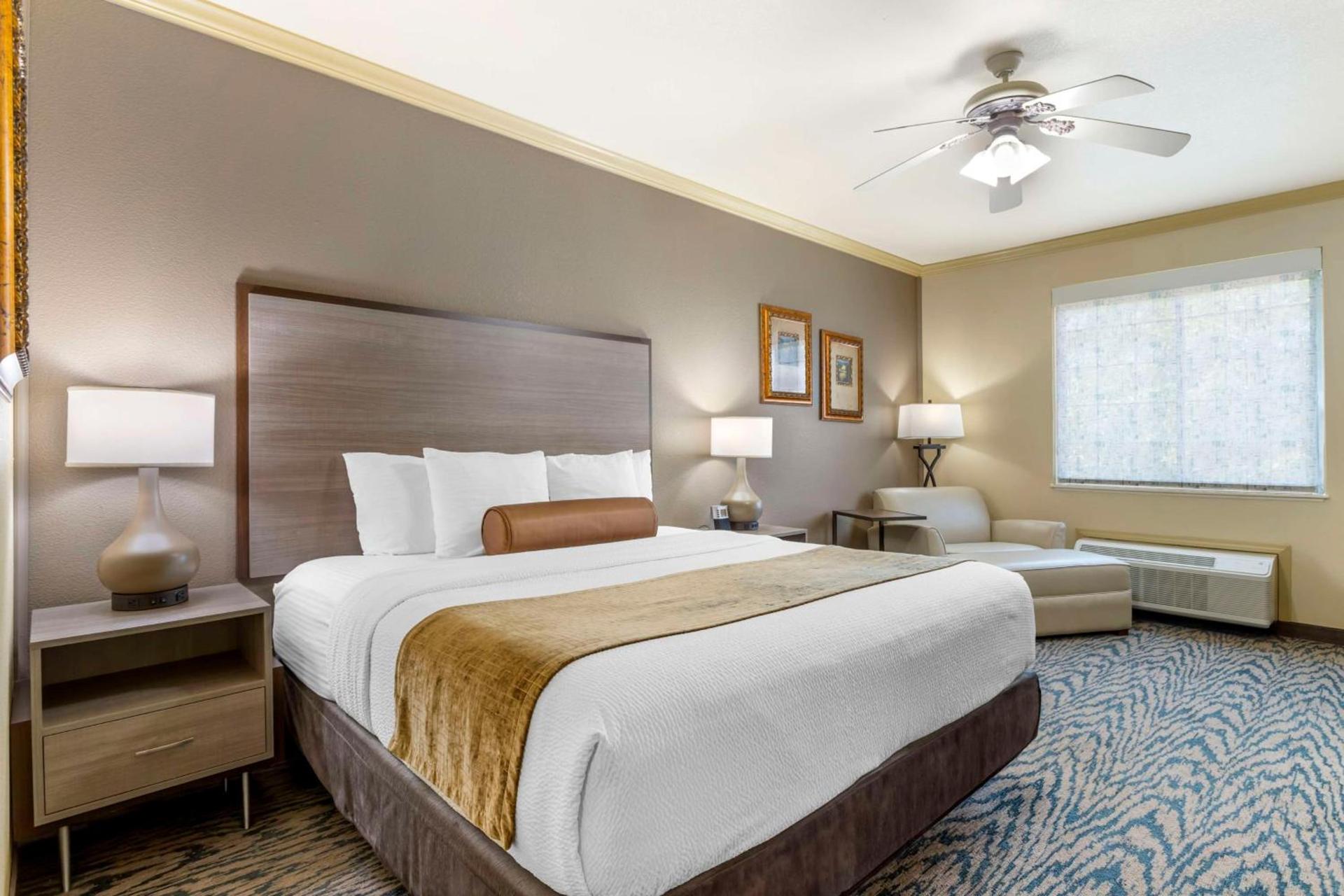 Best Western Plus Crown Colony Inn & Suites photo 24