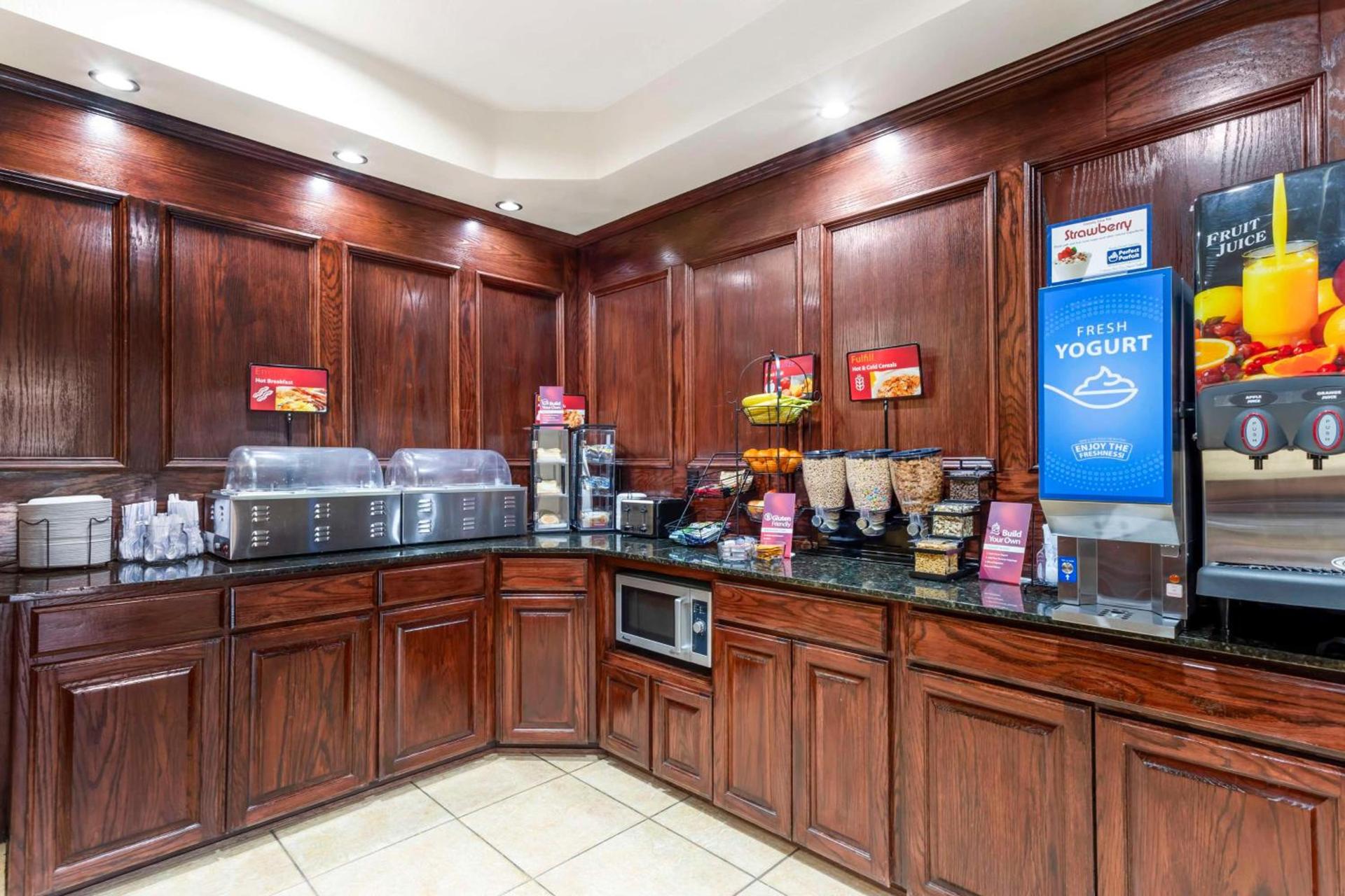 Best Western Plus Crown Colony Inn & Suites photo 13