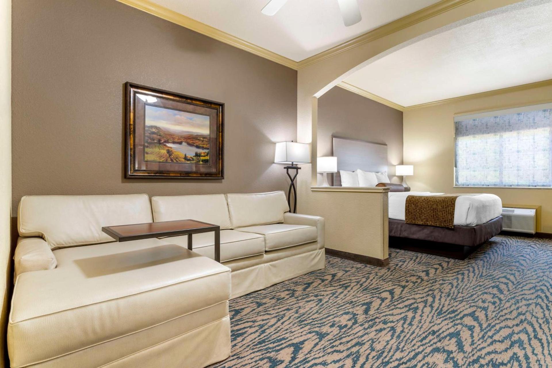 Best Western Plus Crown Colony Inn & Suites photo 12