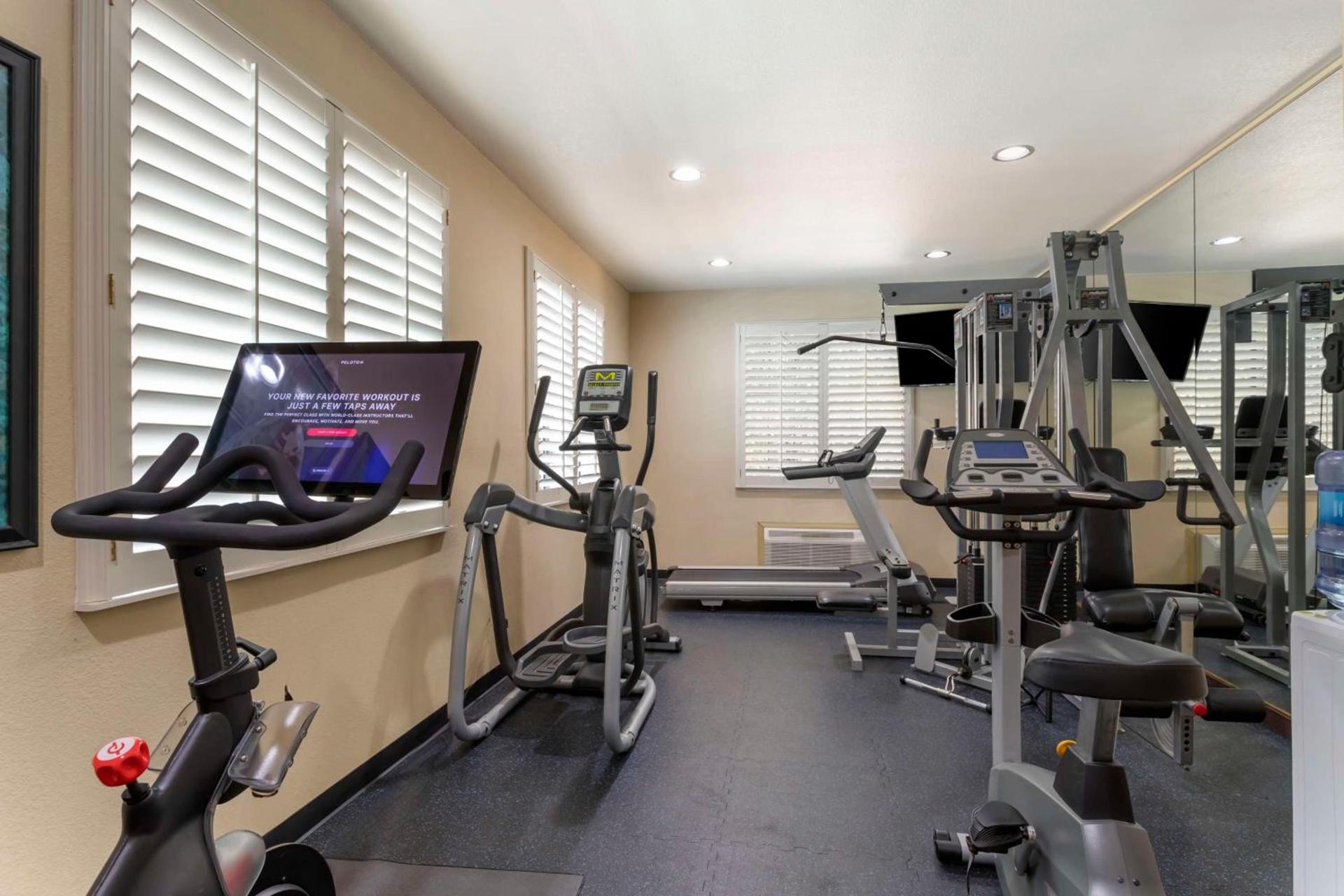 Best Western Plus Crown Colony Inn & Suites photo 16