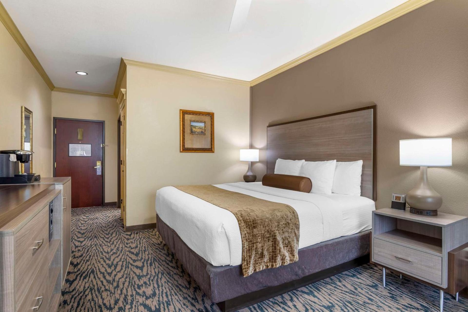 Best Western Plus Crown Colony Inn & Suites photo 20