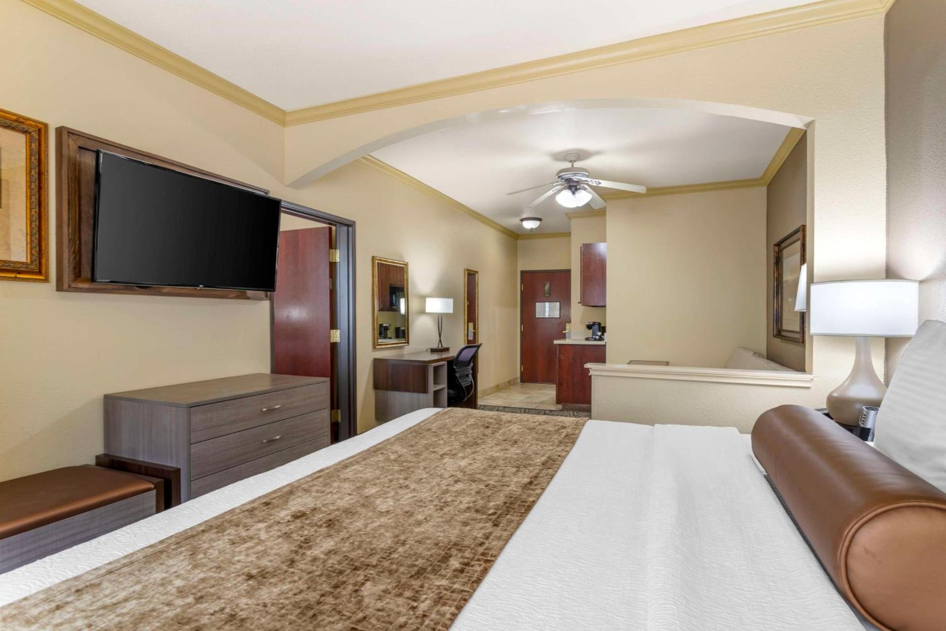 Best Western Plus Crown Colony Inn & Suites photo 22