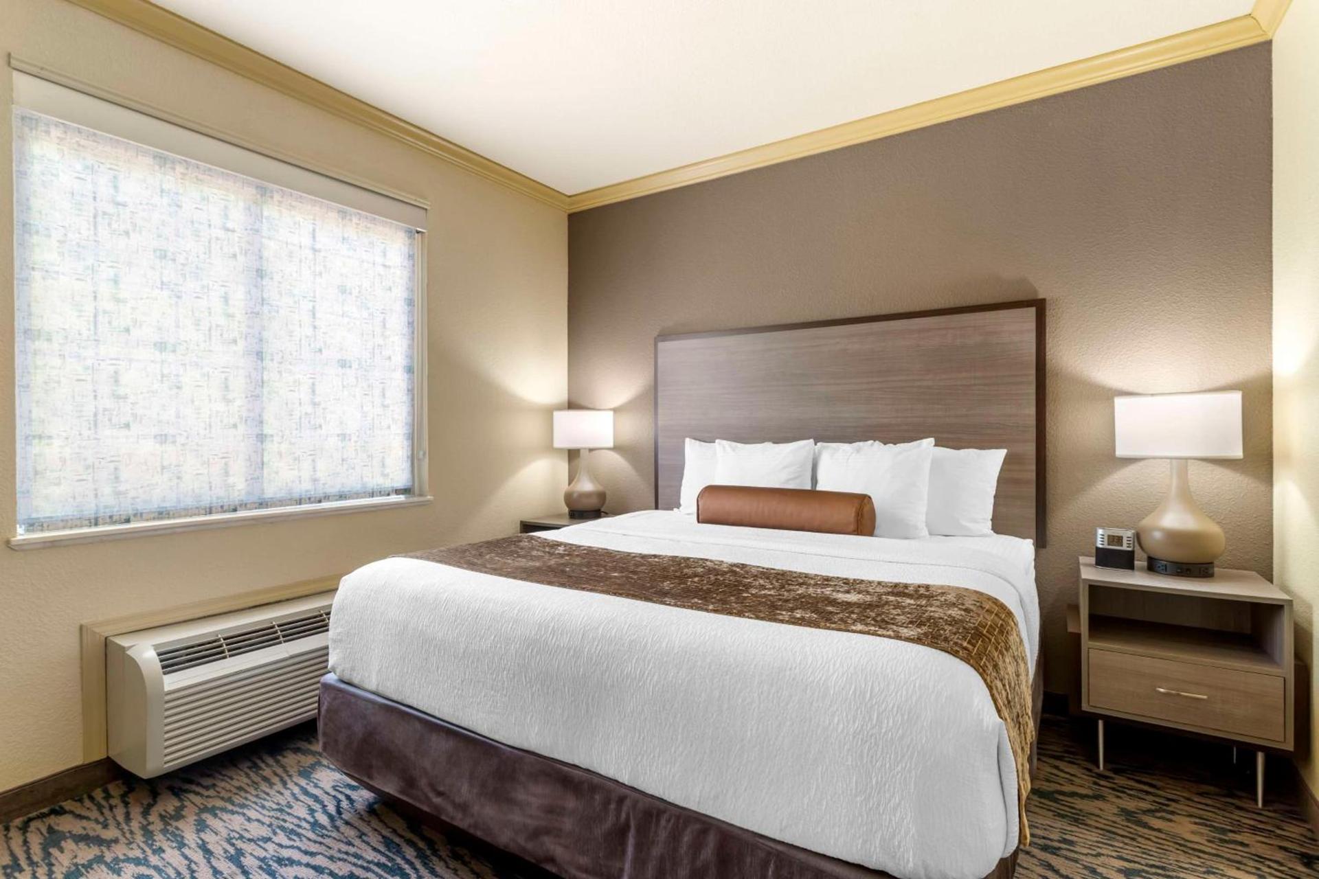 Best Western Plus Crown Colony Inn & Suites photo 23