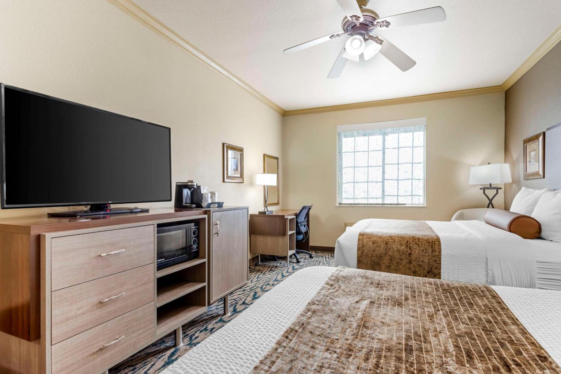 Best Western Plus Crown Colony Inn & Suites photo 26
