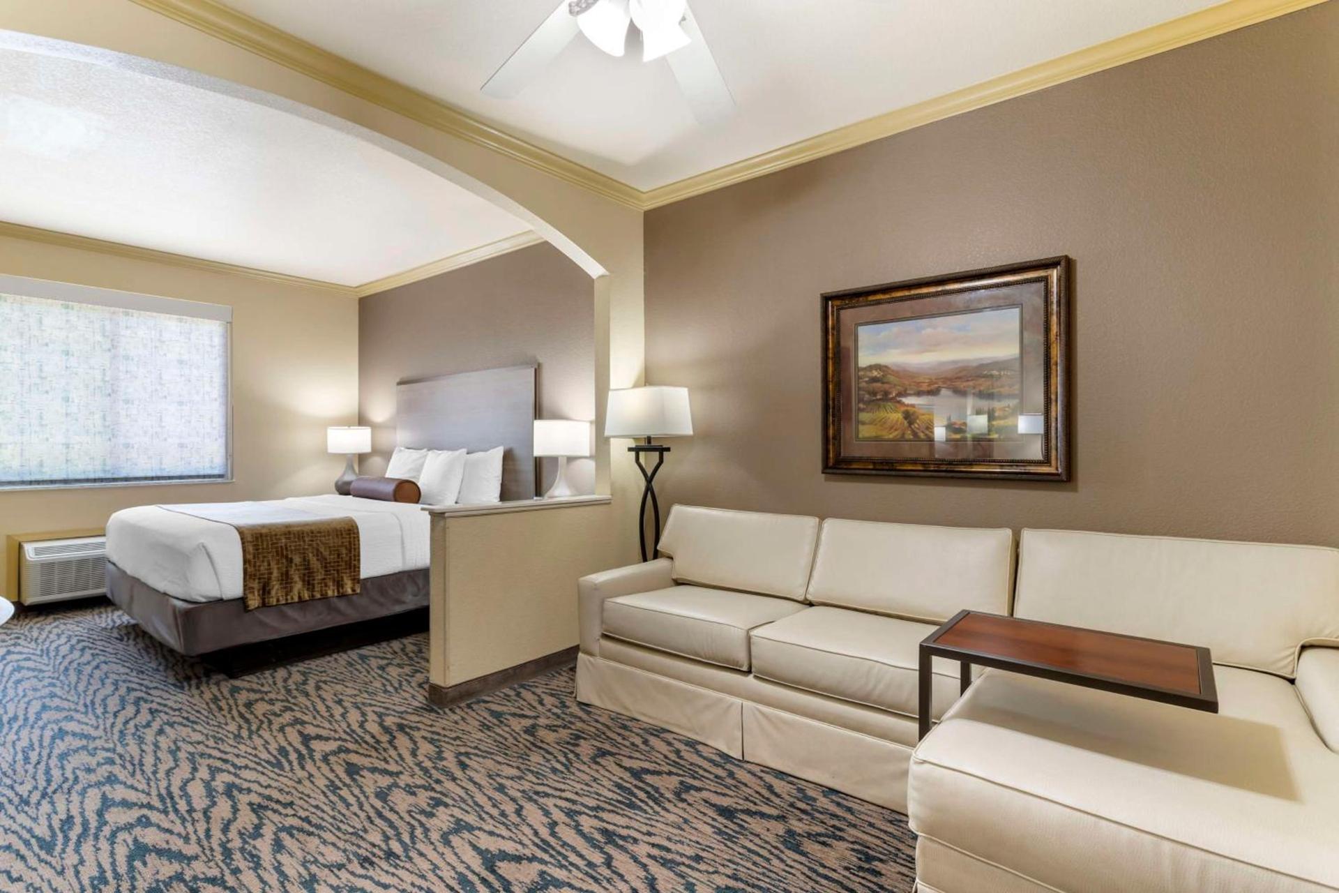 Best Western Plus Crown Colony Inn & Suites photo 8
