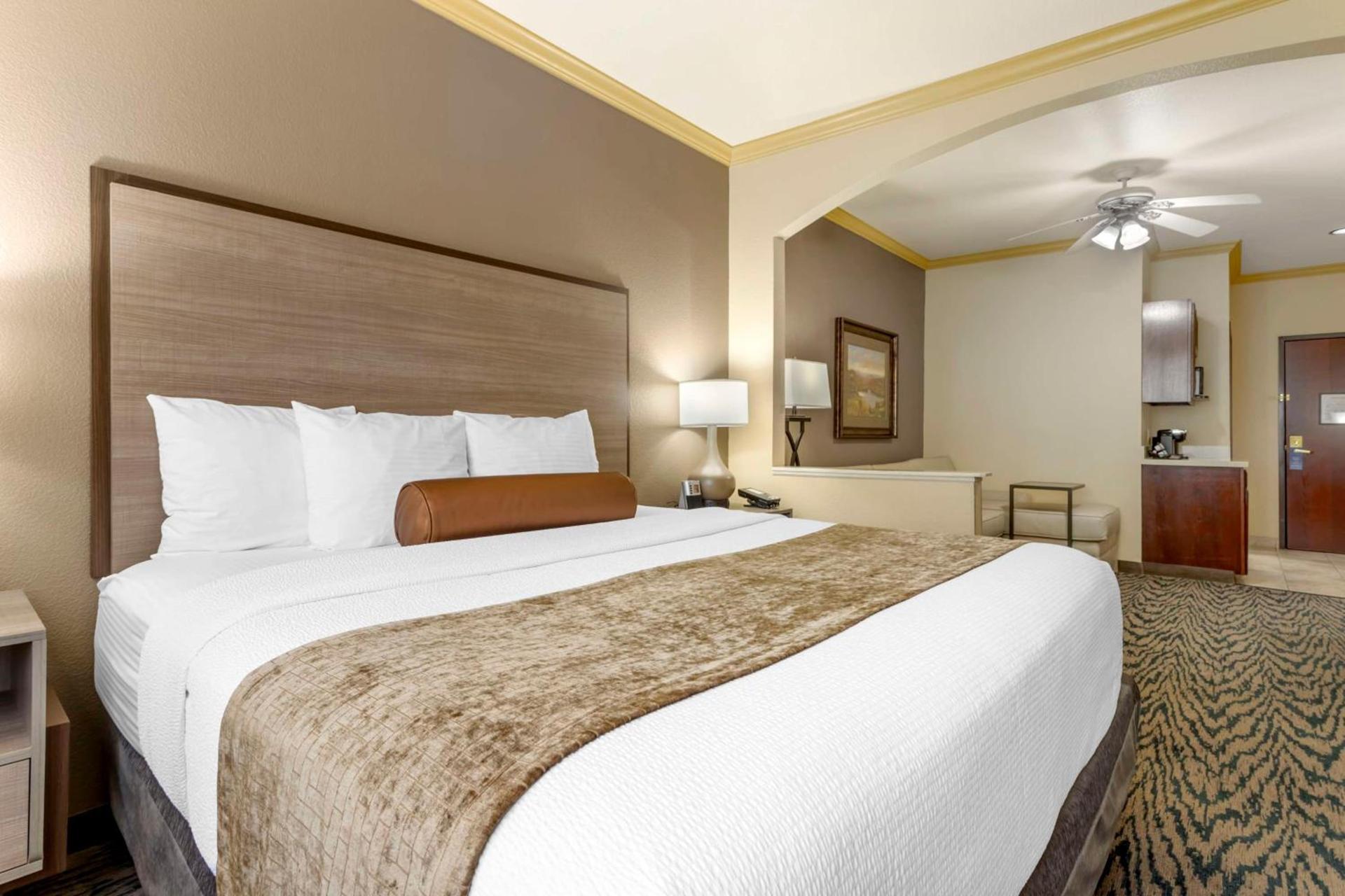 Best Western Plus Crown Colony Inn & Suites photo 7