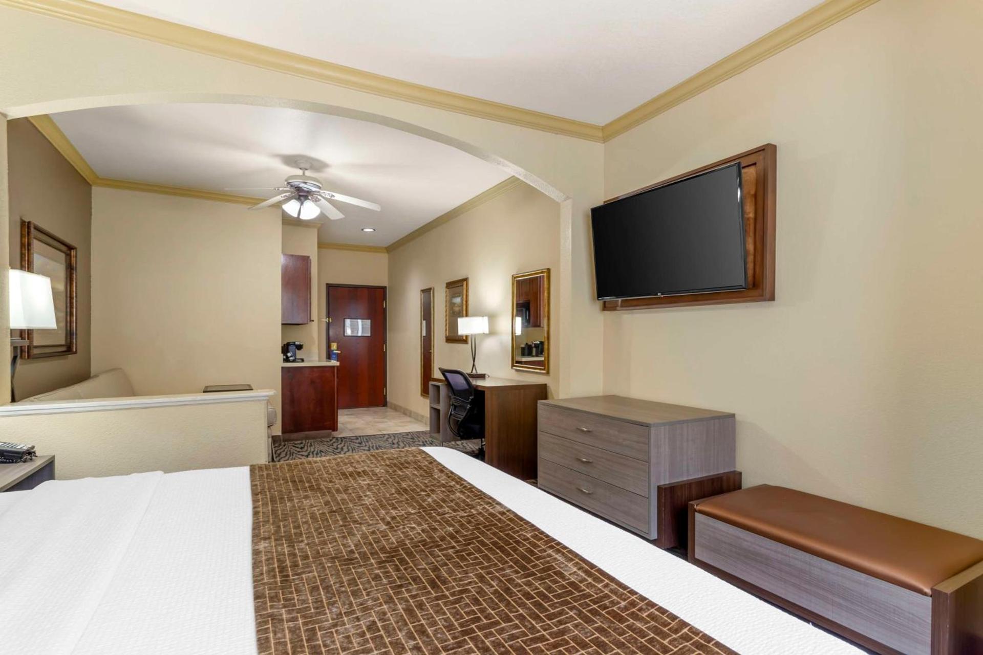 Best Western Plus Crown Colony Inn & Suites photo 27