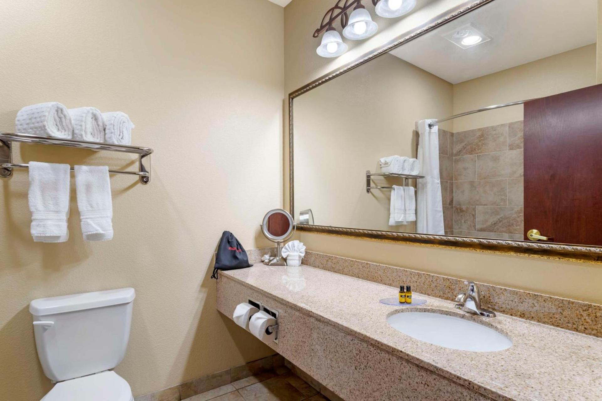 Best Western Plus Crown Colony Inn & Suites photo 10