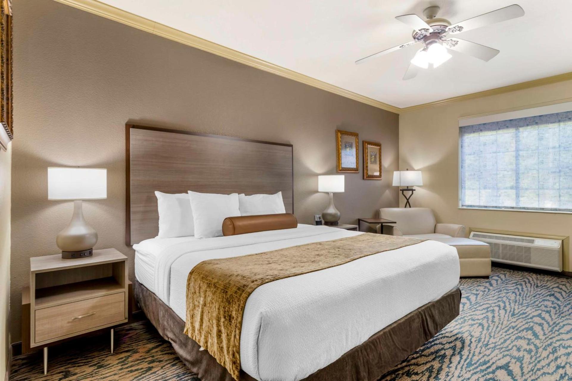 Best Western Plus Crown Colony Inn & Suites photo 29