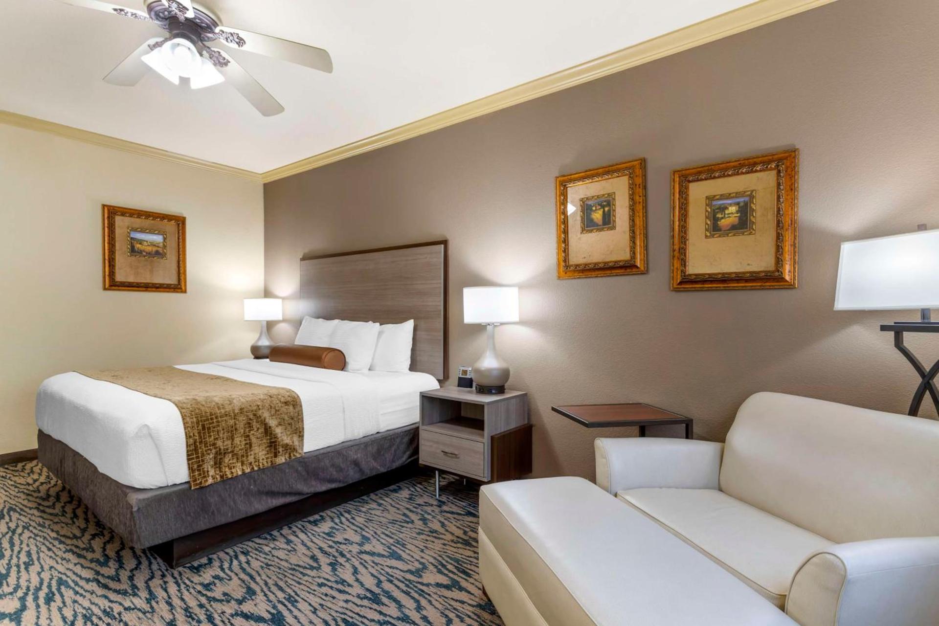 Best Western Plus Crown Colony Inn & Suites photo 11