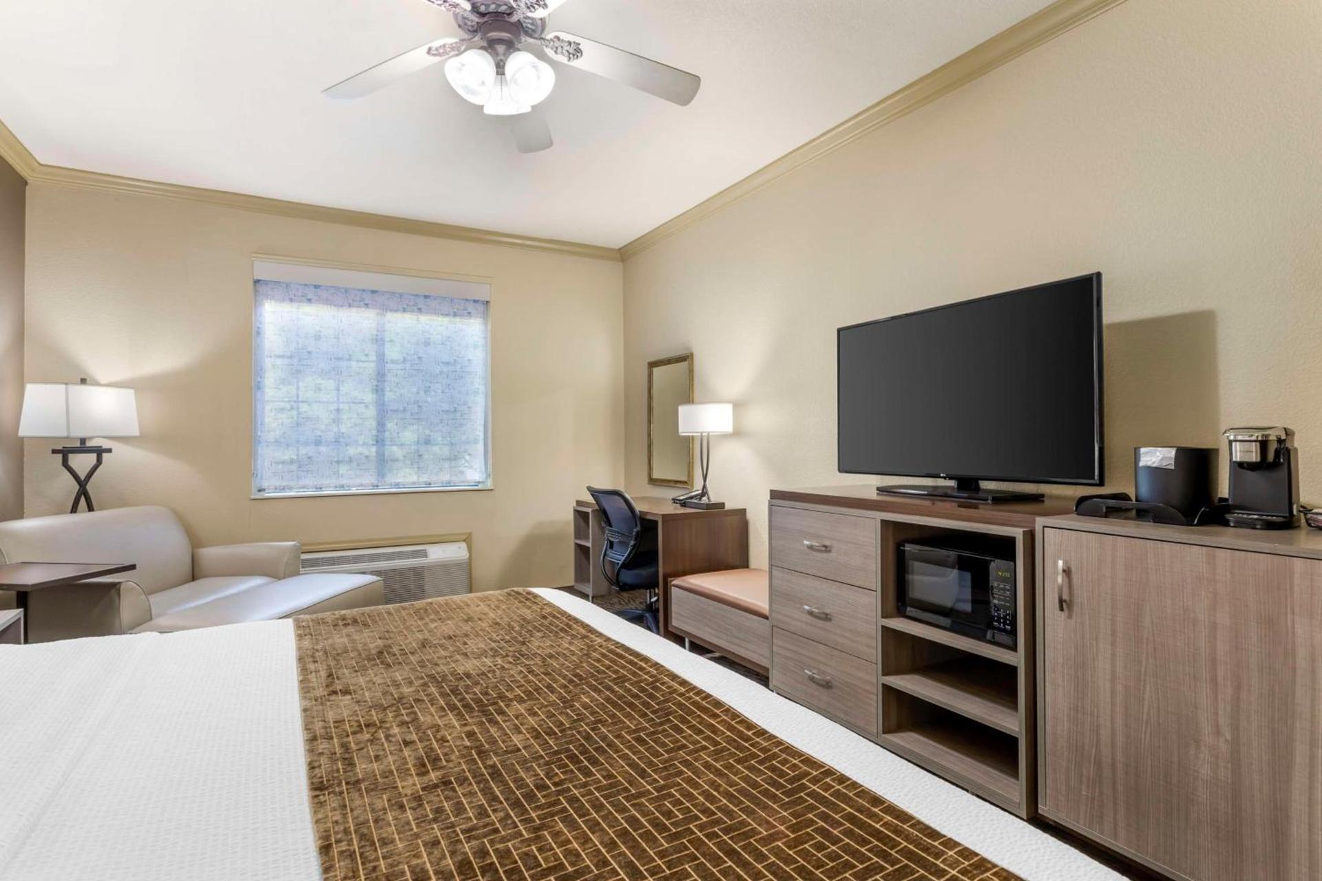 Best Western Plus Crown Colony Inn & Suites photo 30