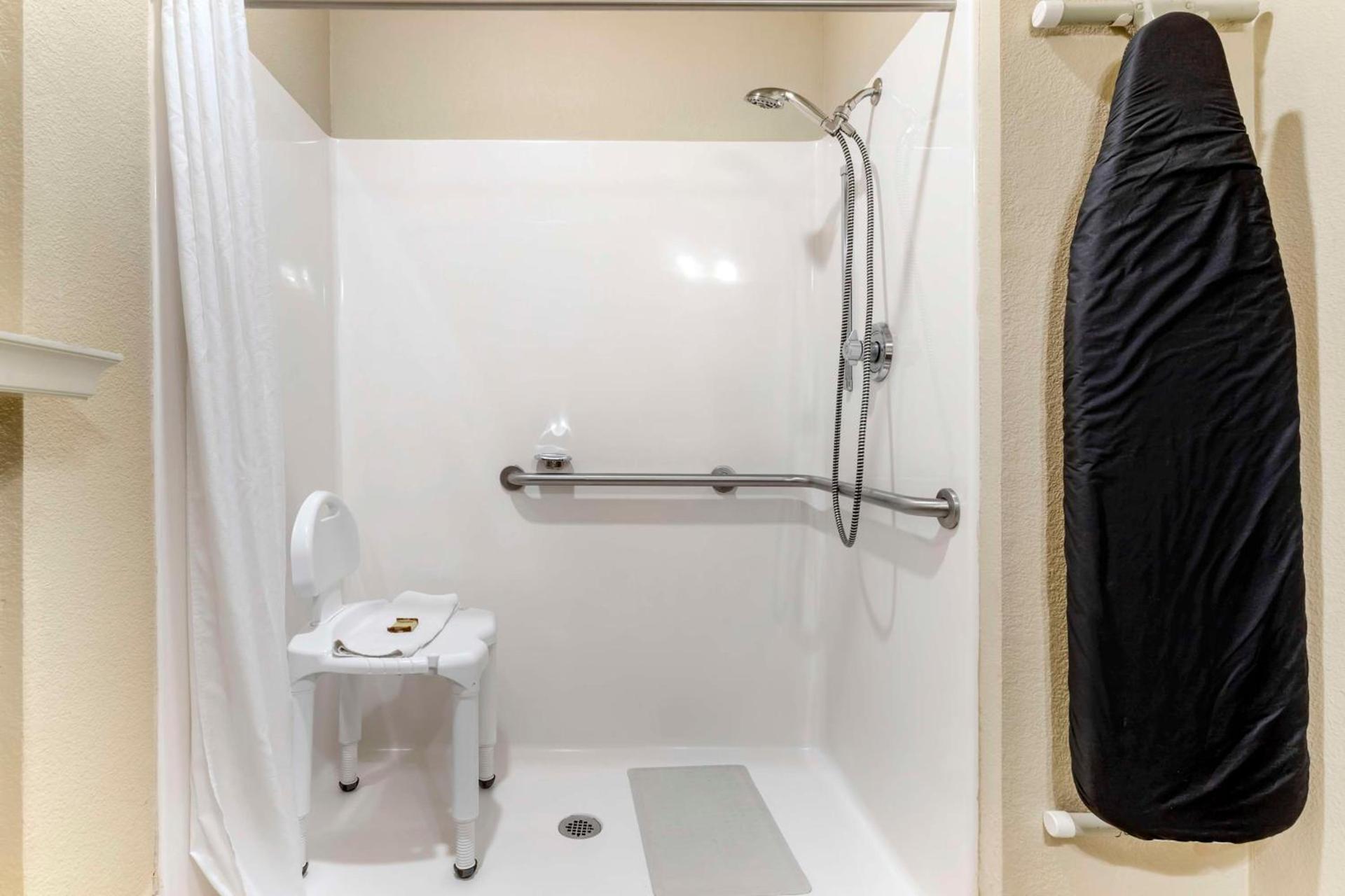 Best Western Plus Crown Colony Inn & Suites photo 31